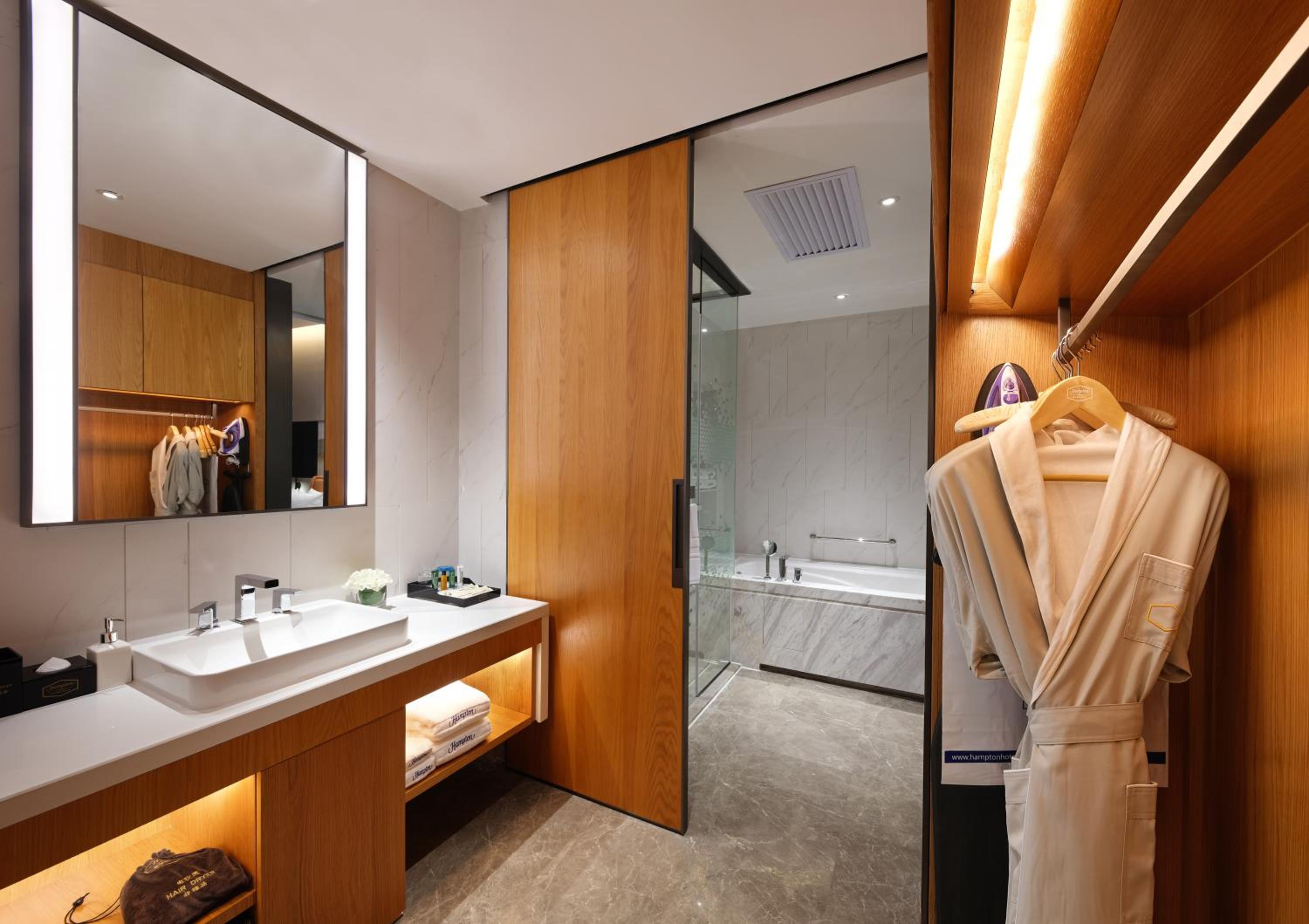 Hampton Suite - Photo 4