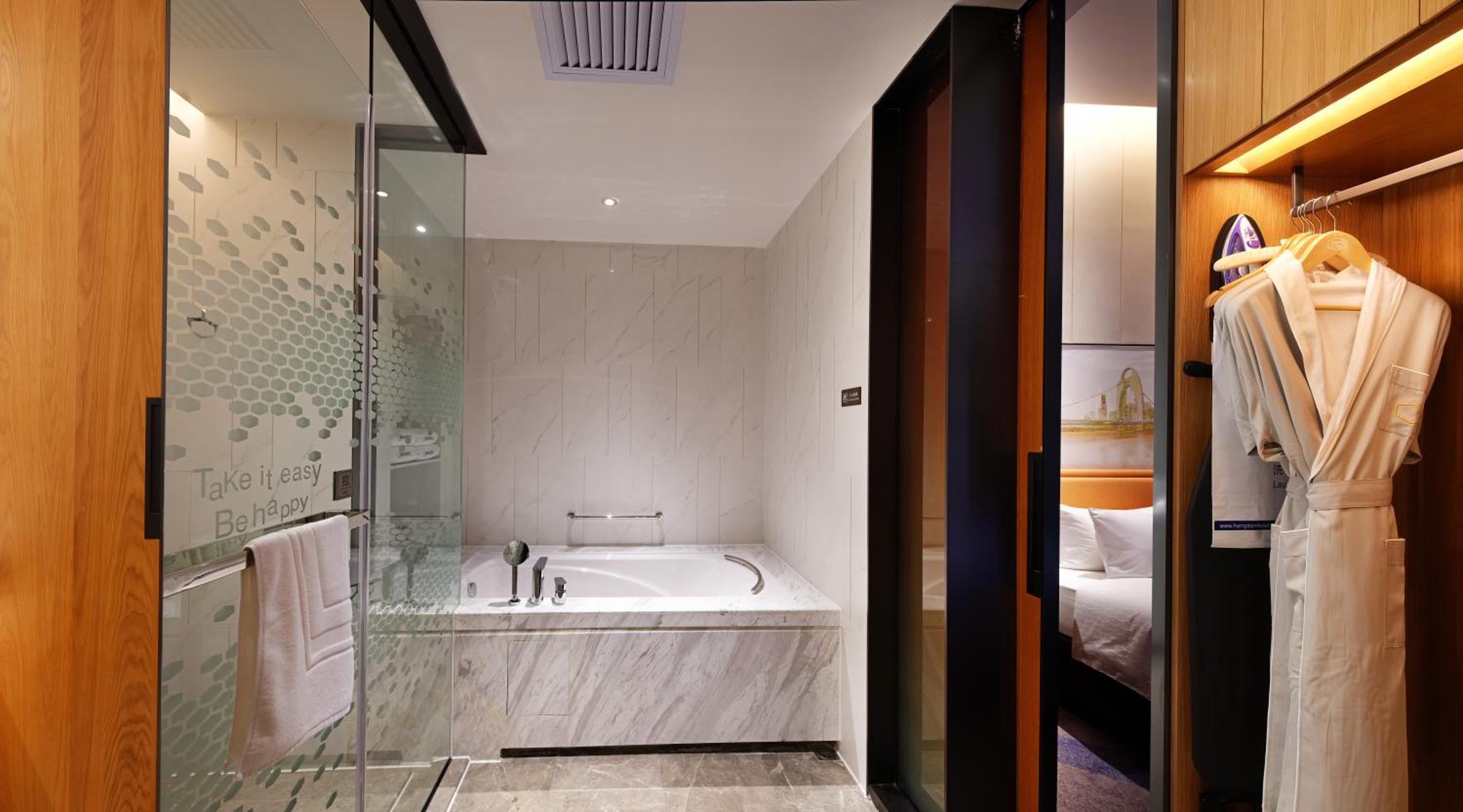 Hampton Suite - Photo 3