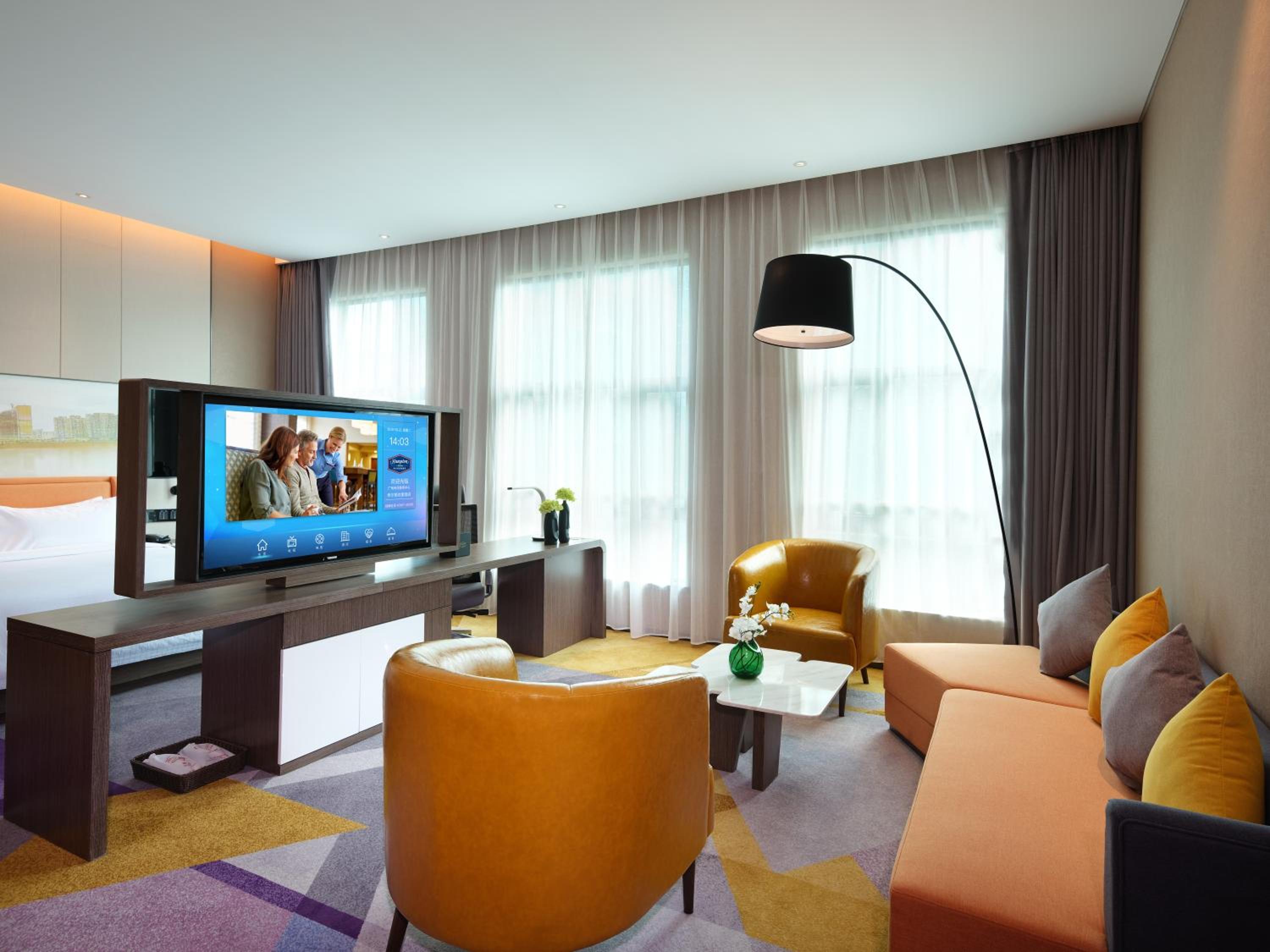 Hampton Suite - Photo 2