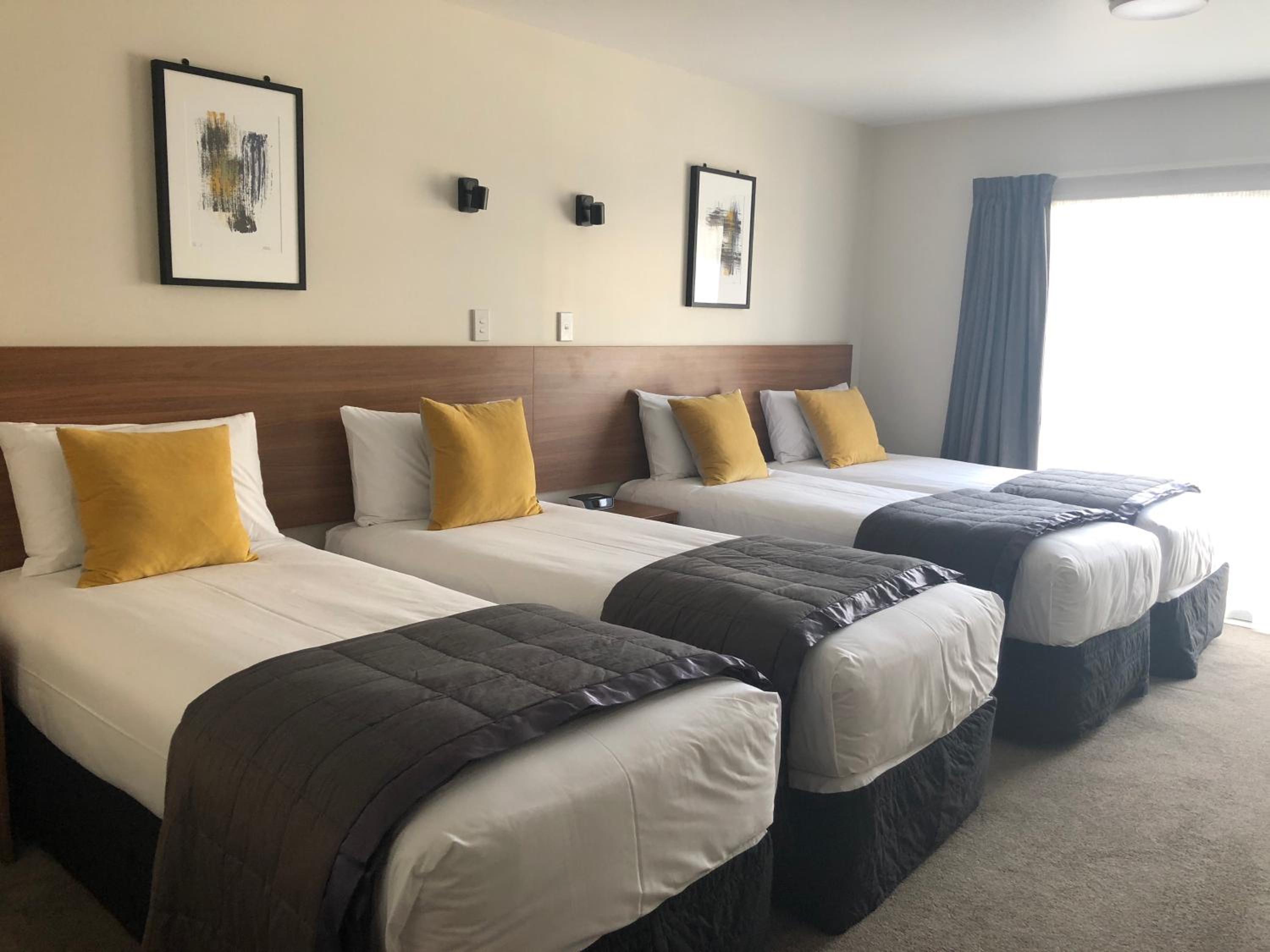 Deluxe King Room - Photo 2