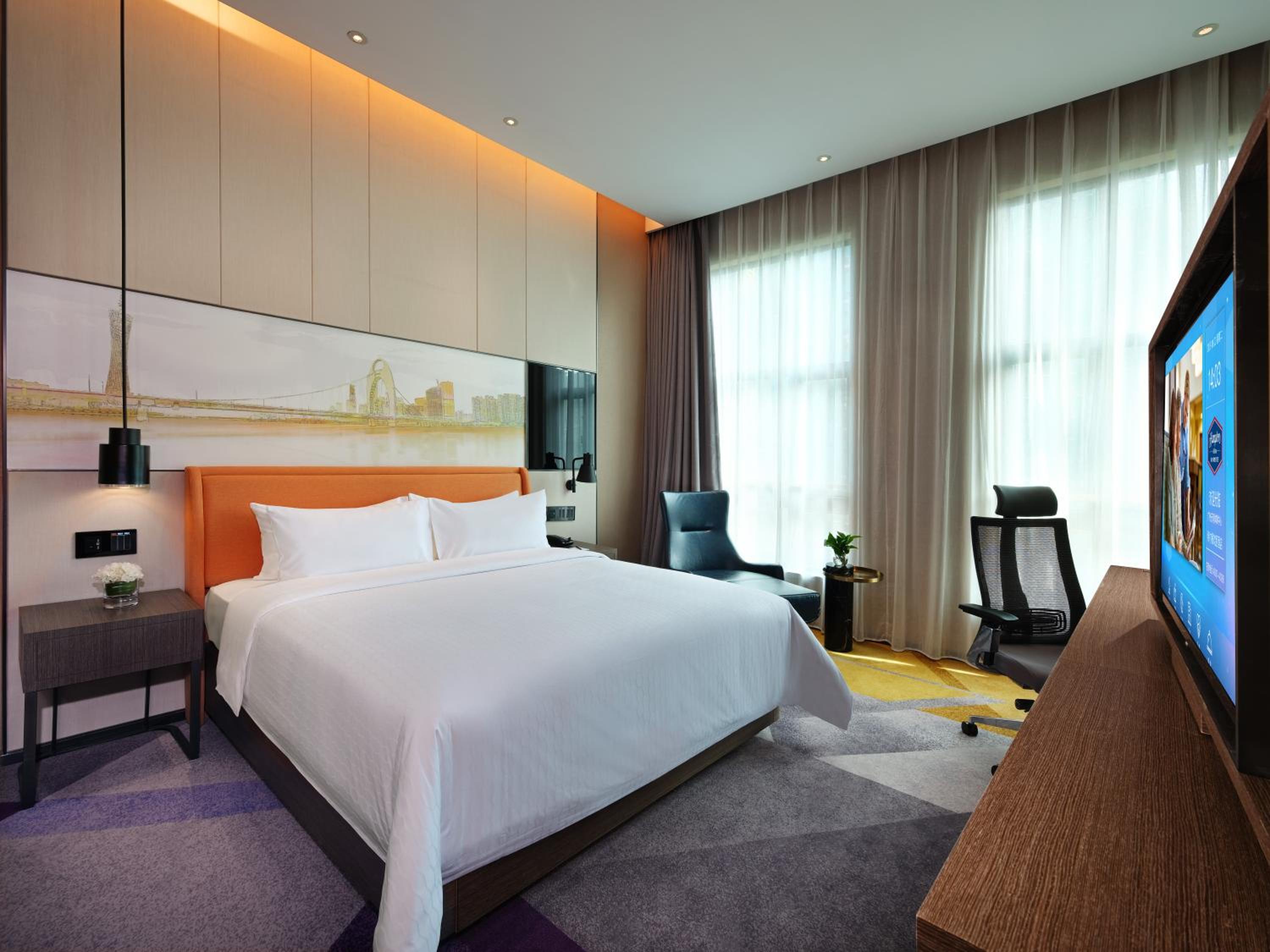 Hampton Suite - Photo 1