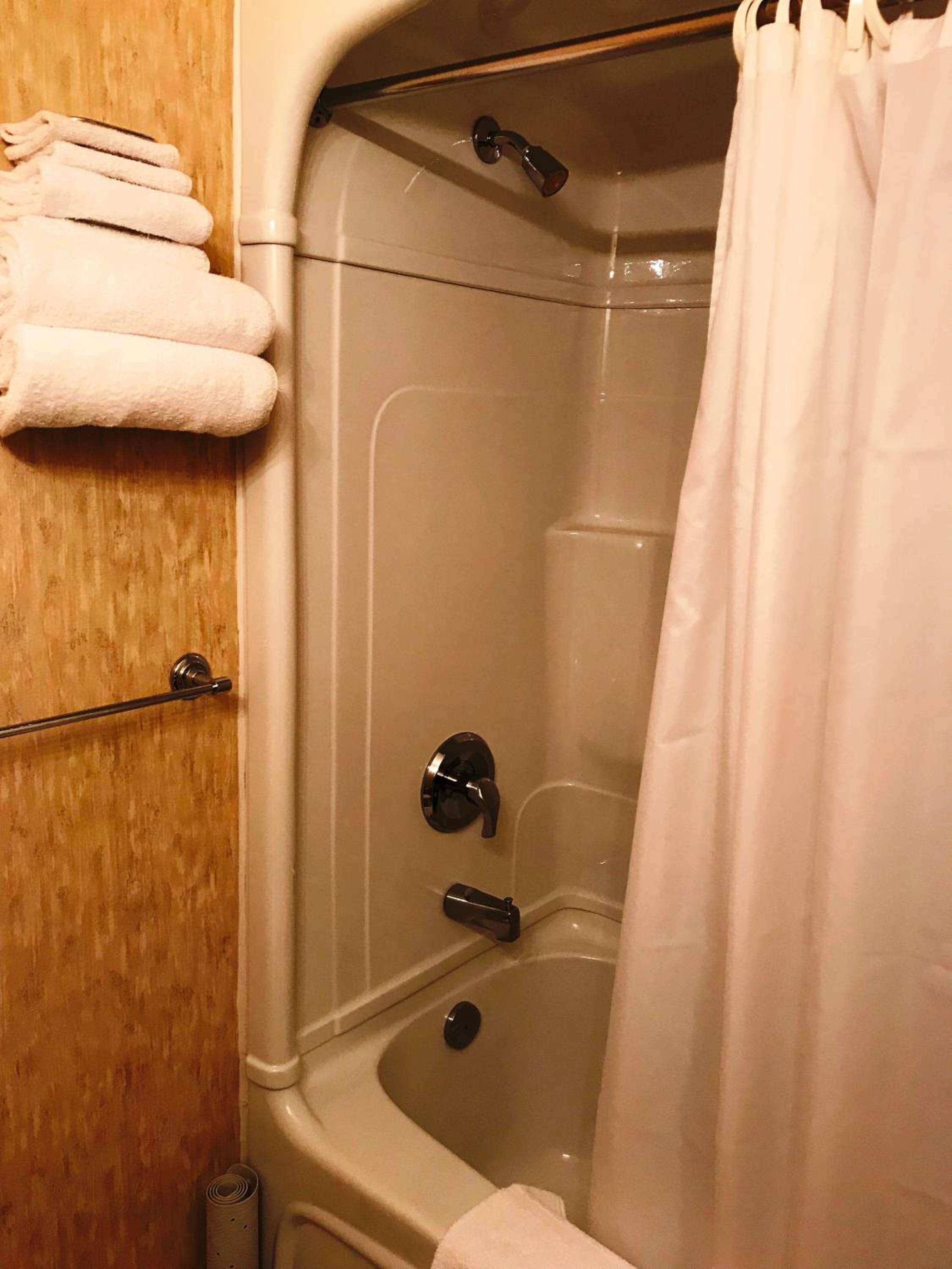 Standard Double Room - Photo 8