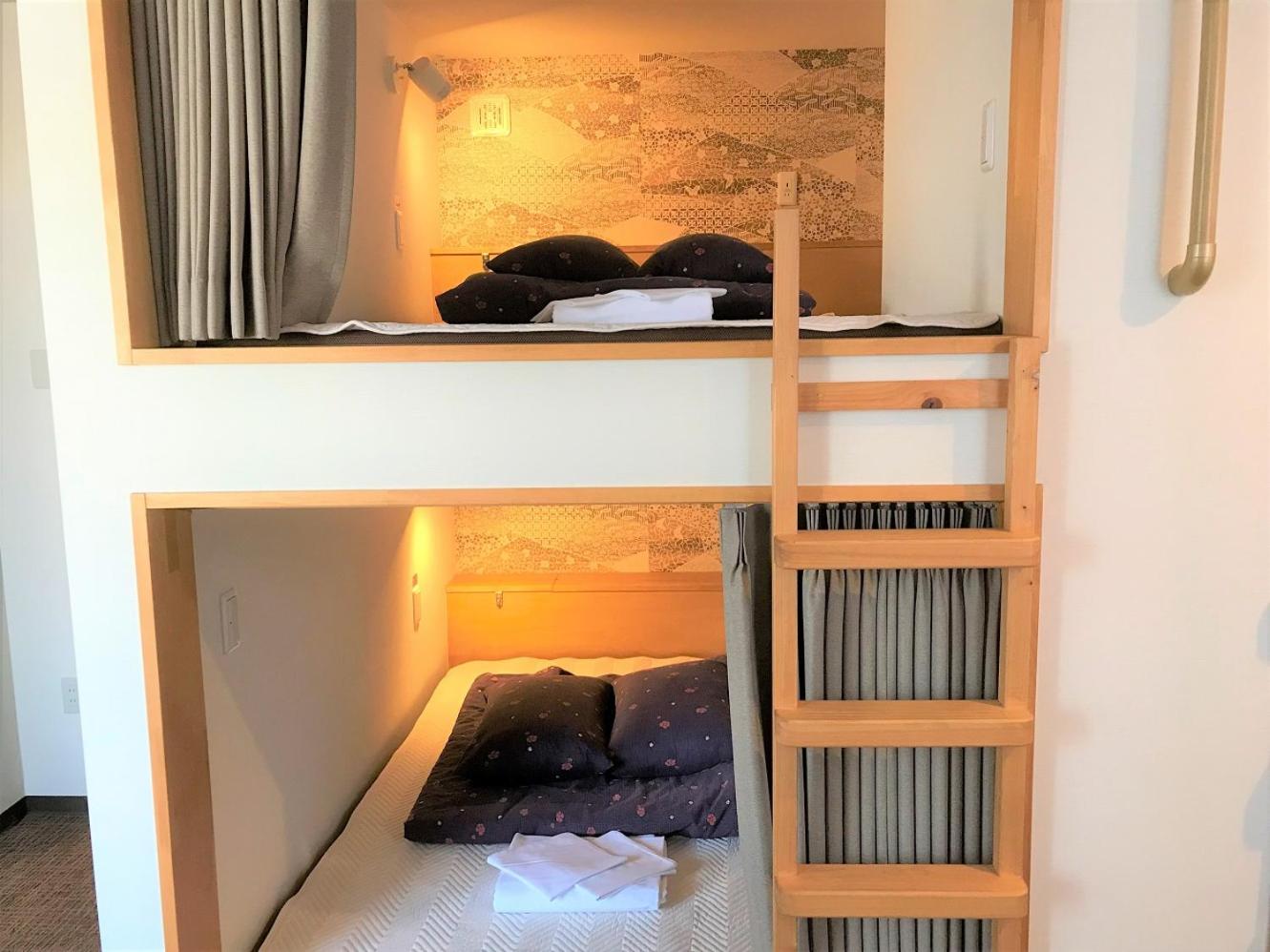 Capsule Double Bed in Mixed Dormitory Room with Shared Bathroom photo 3