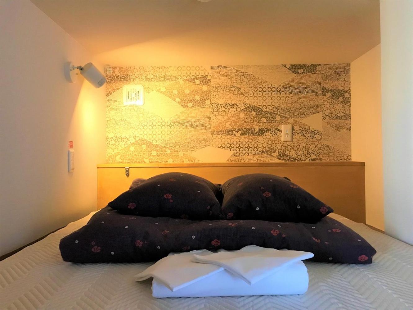 6 Capsule Double Beds in Family Room with Shared Bathroom photo 3