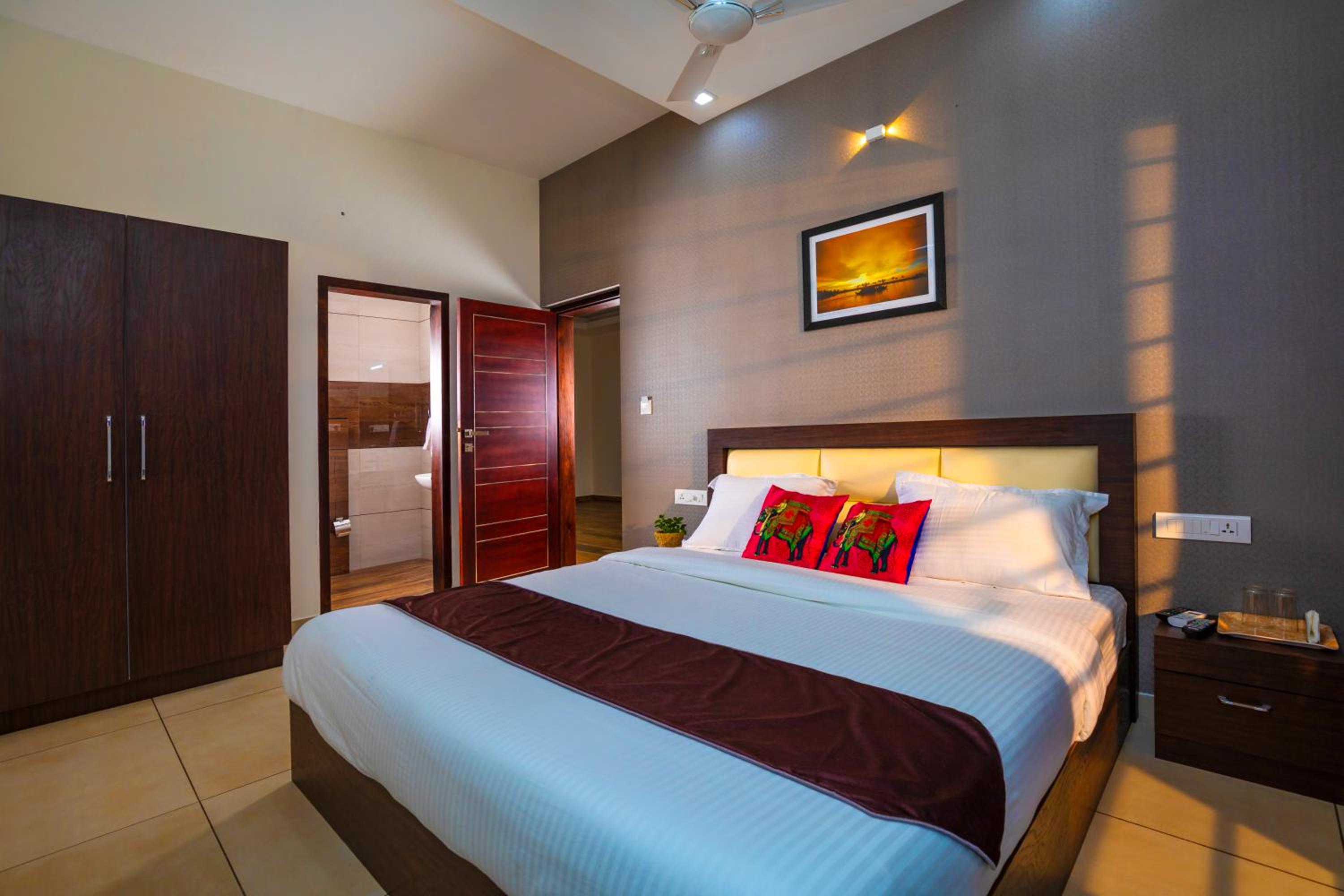 Deluxe Room - Photo 8