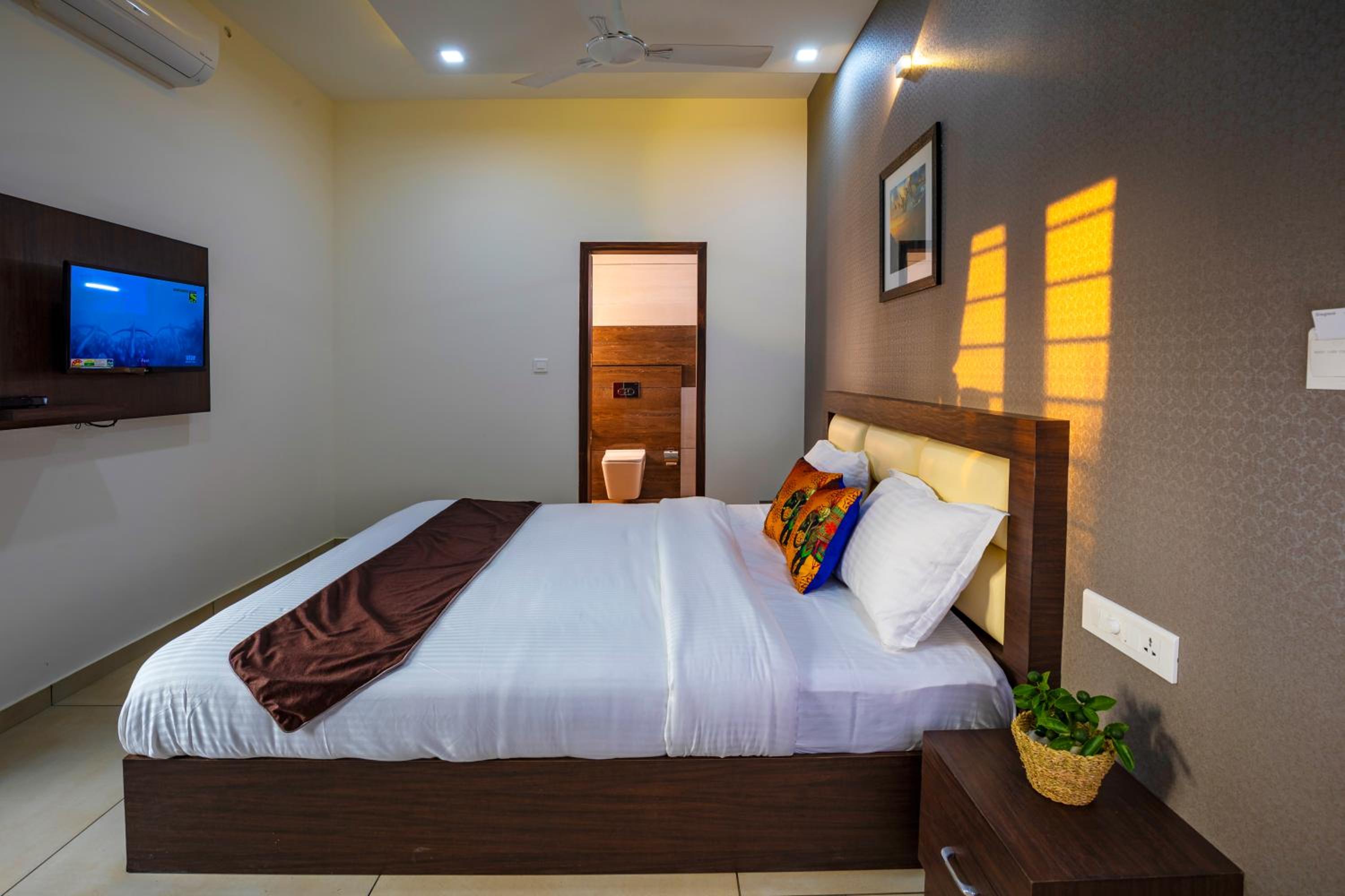 Deluxe Room - Photo 6