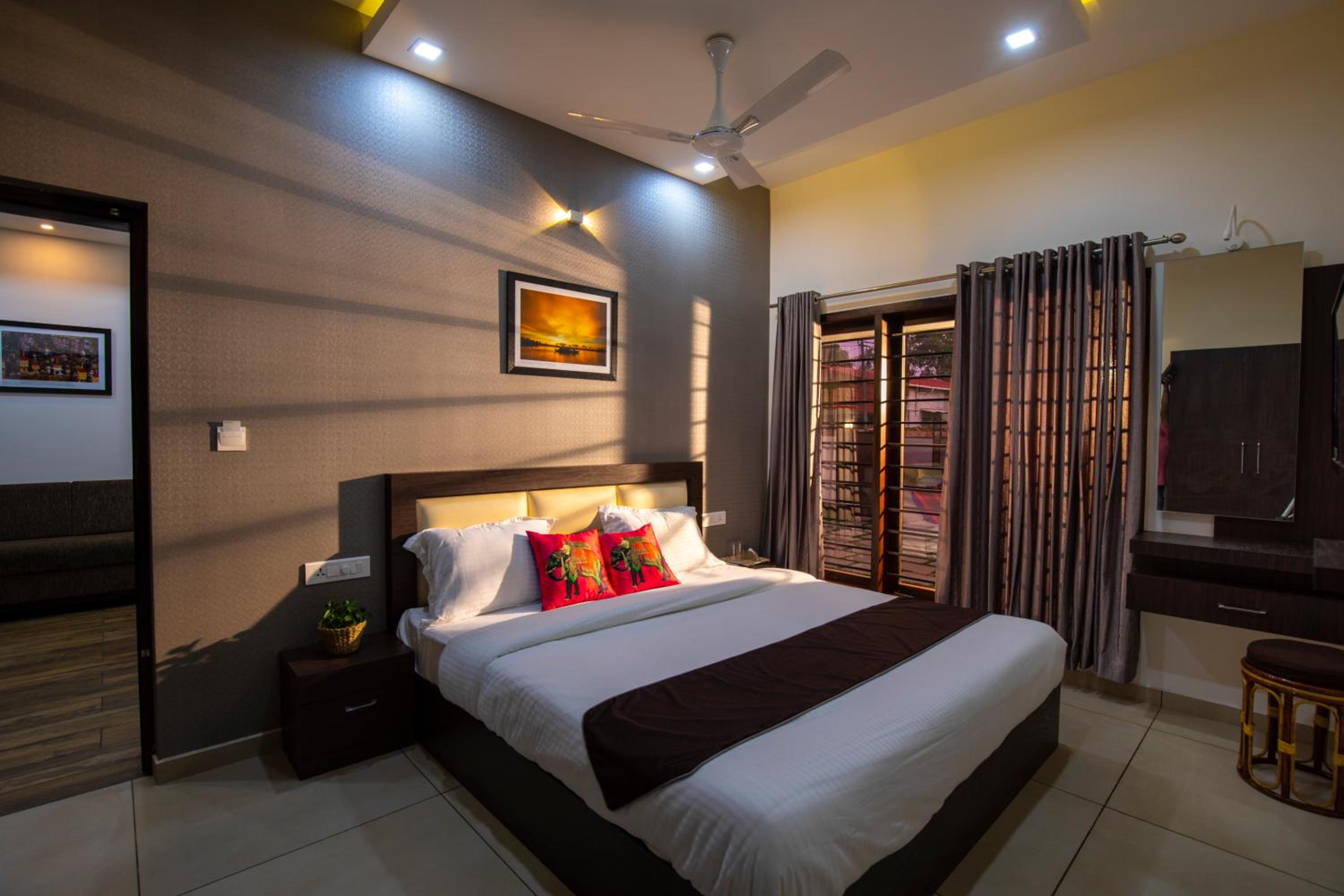 Deluxe Room - Photo 5