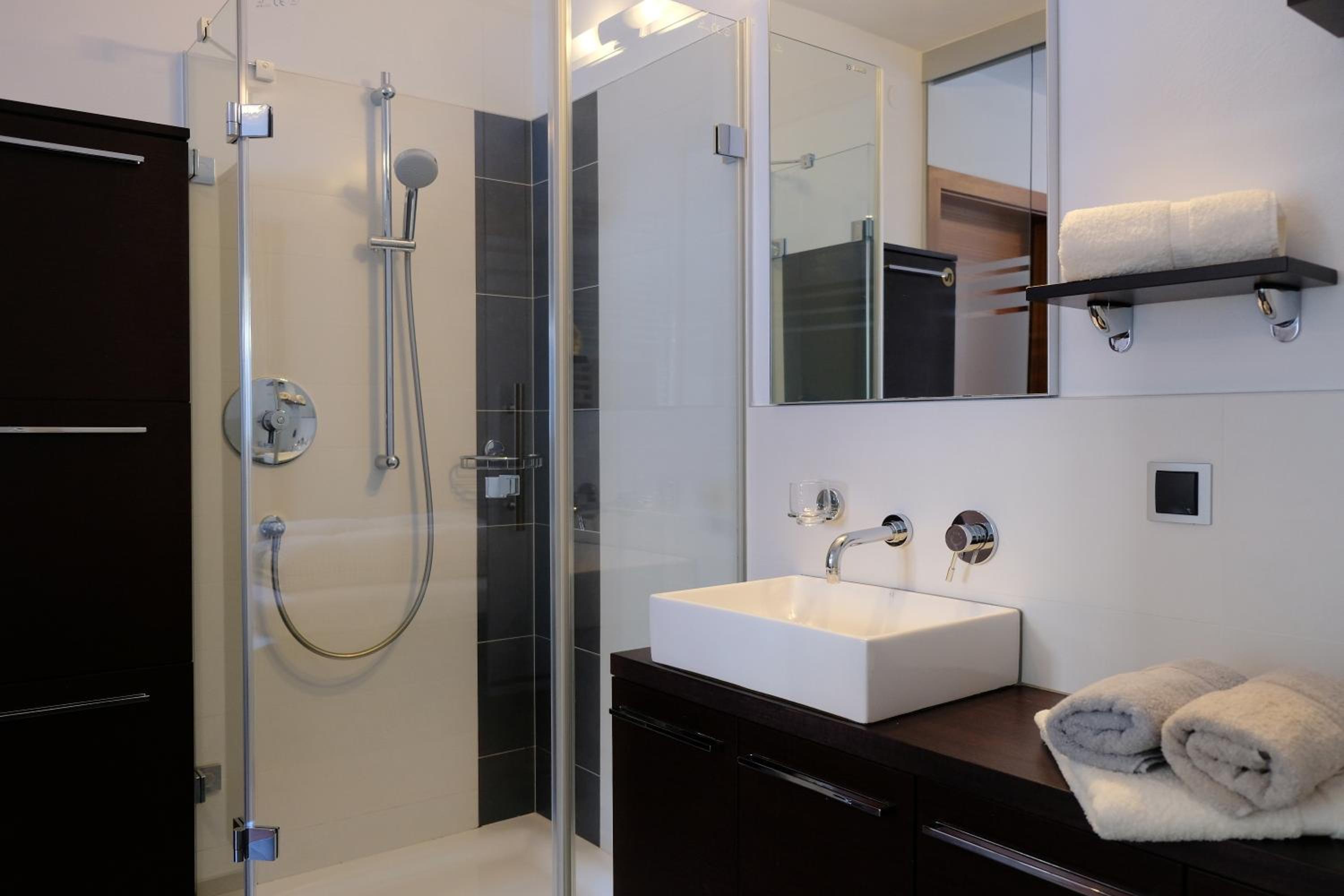One-Bedroom Apartment (2-4 Adults)  photo 2