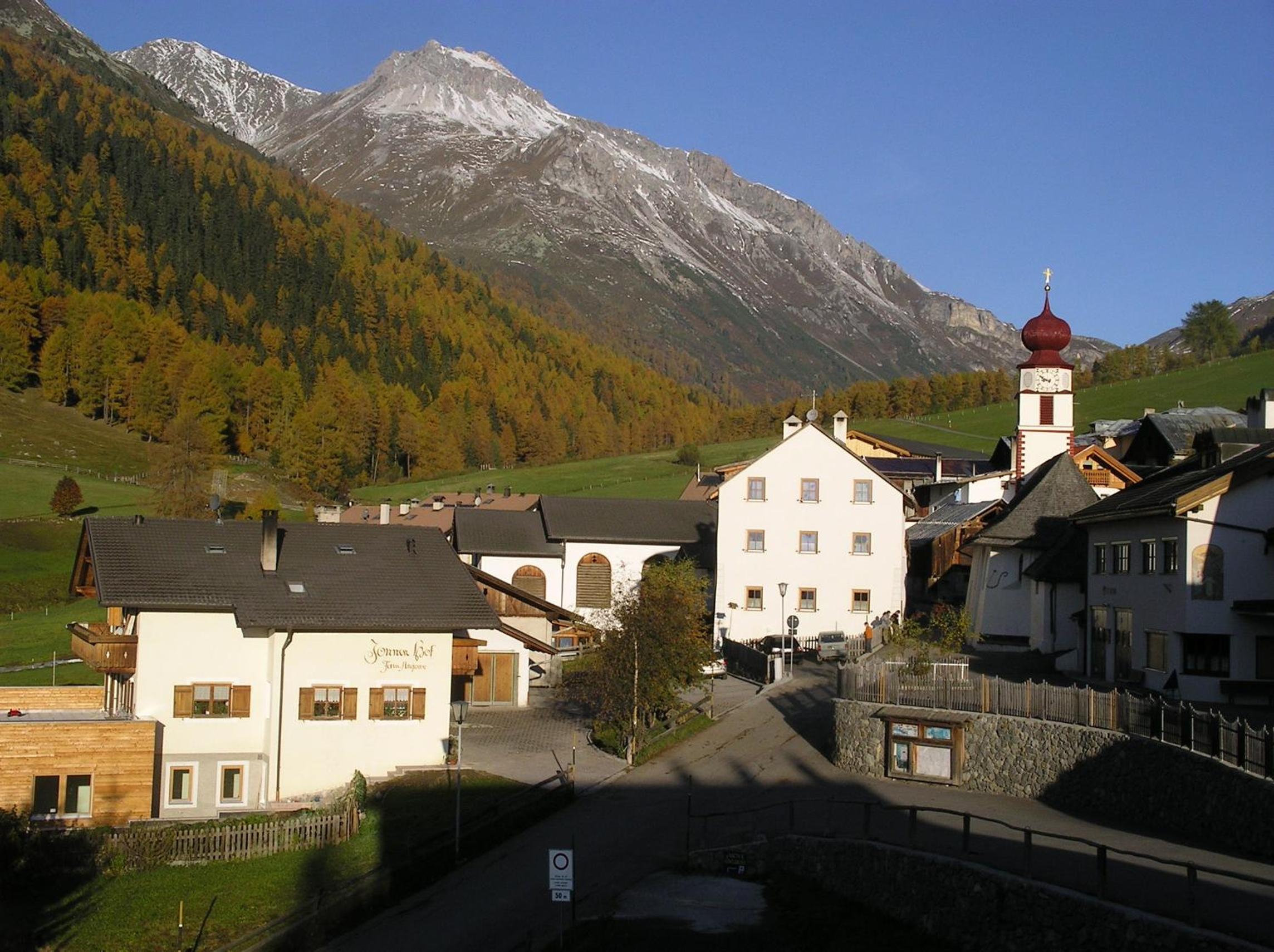 Twin Room with Balcony and Mountain View - Photo 9