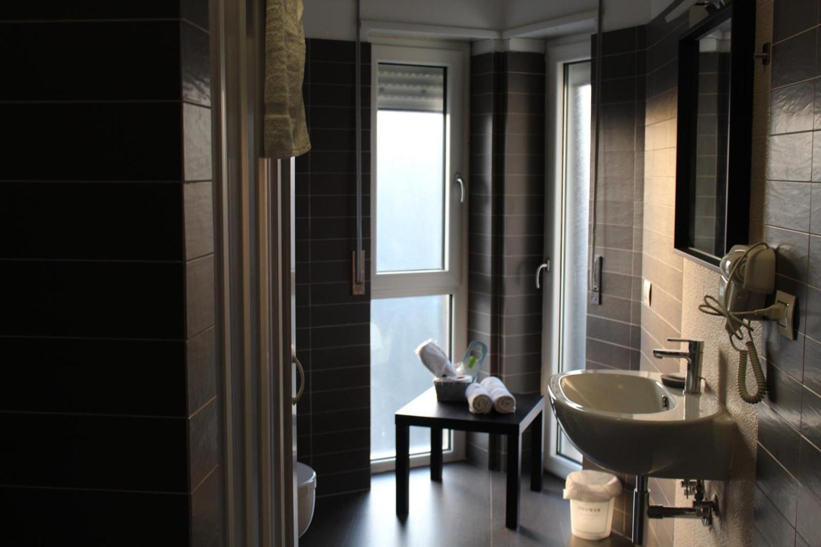 Twin Room with Bathroom photo 2