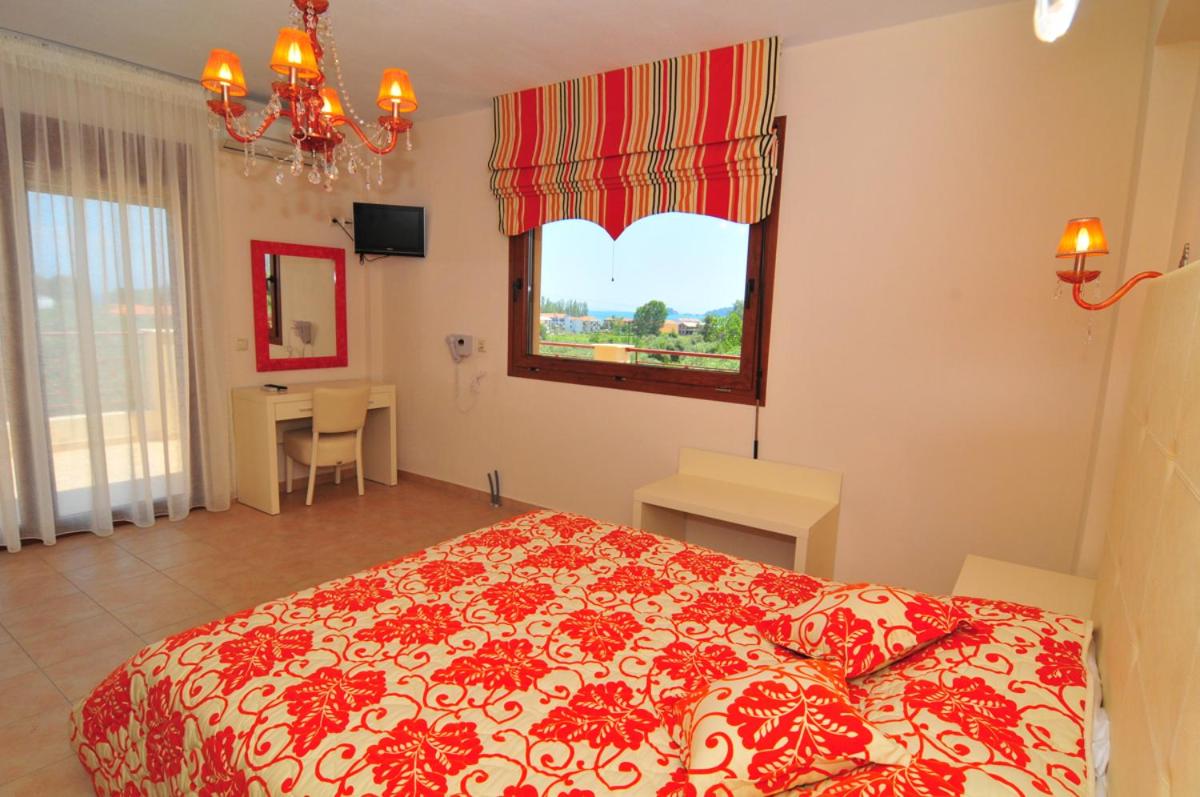 Deluxe Double Room with Balcony and Sea View