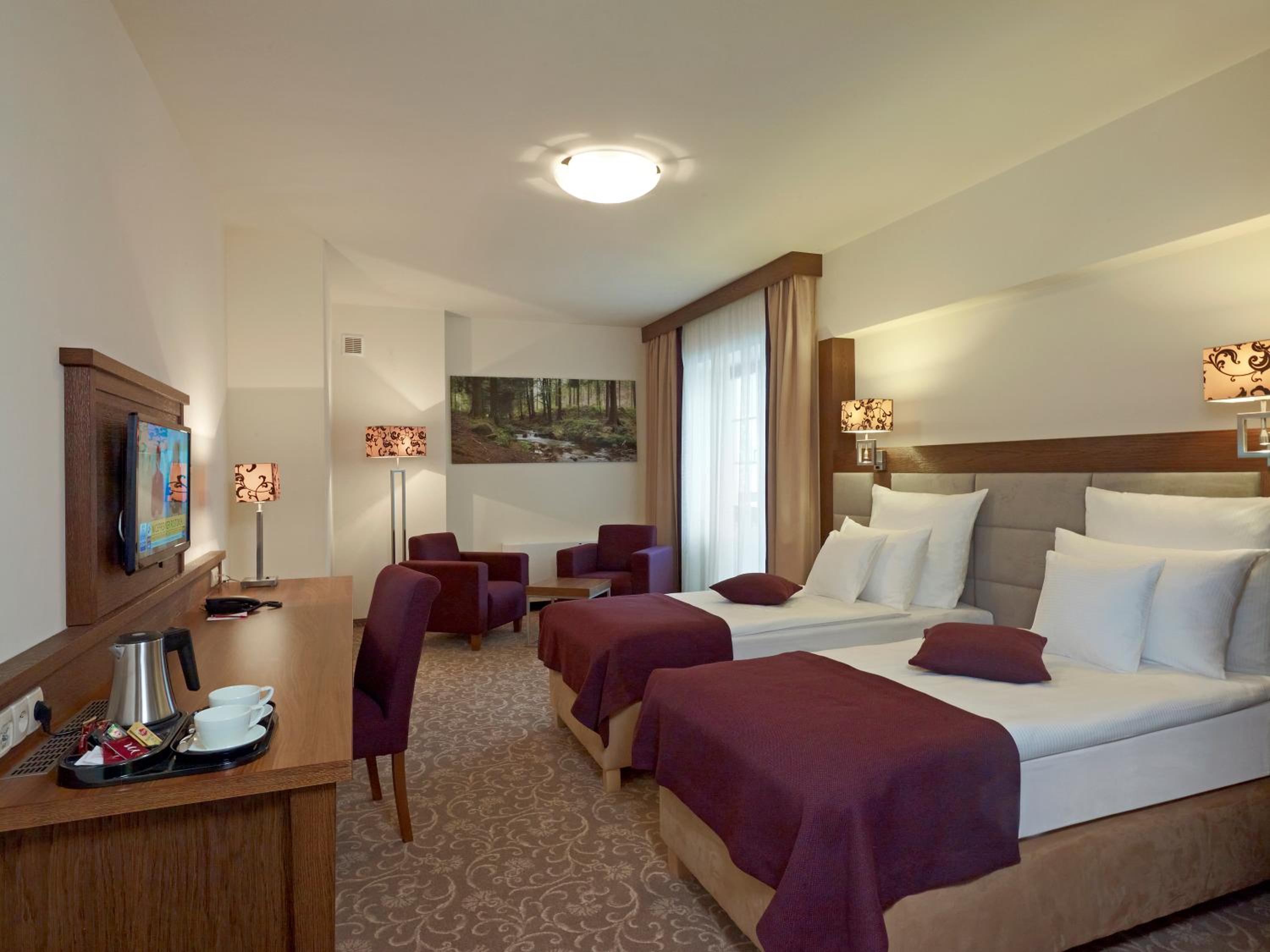 Superior Room with 2 Connecting Zip Beds and Sofa - Photo 6