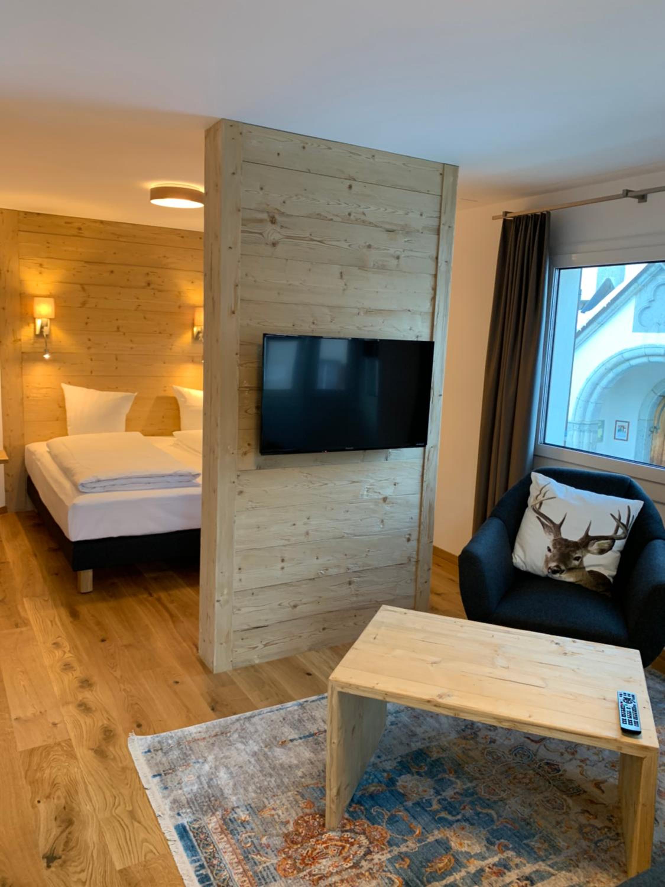 Junior Suite with Balcony - Photo 8