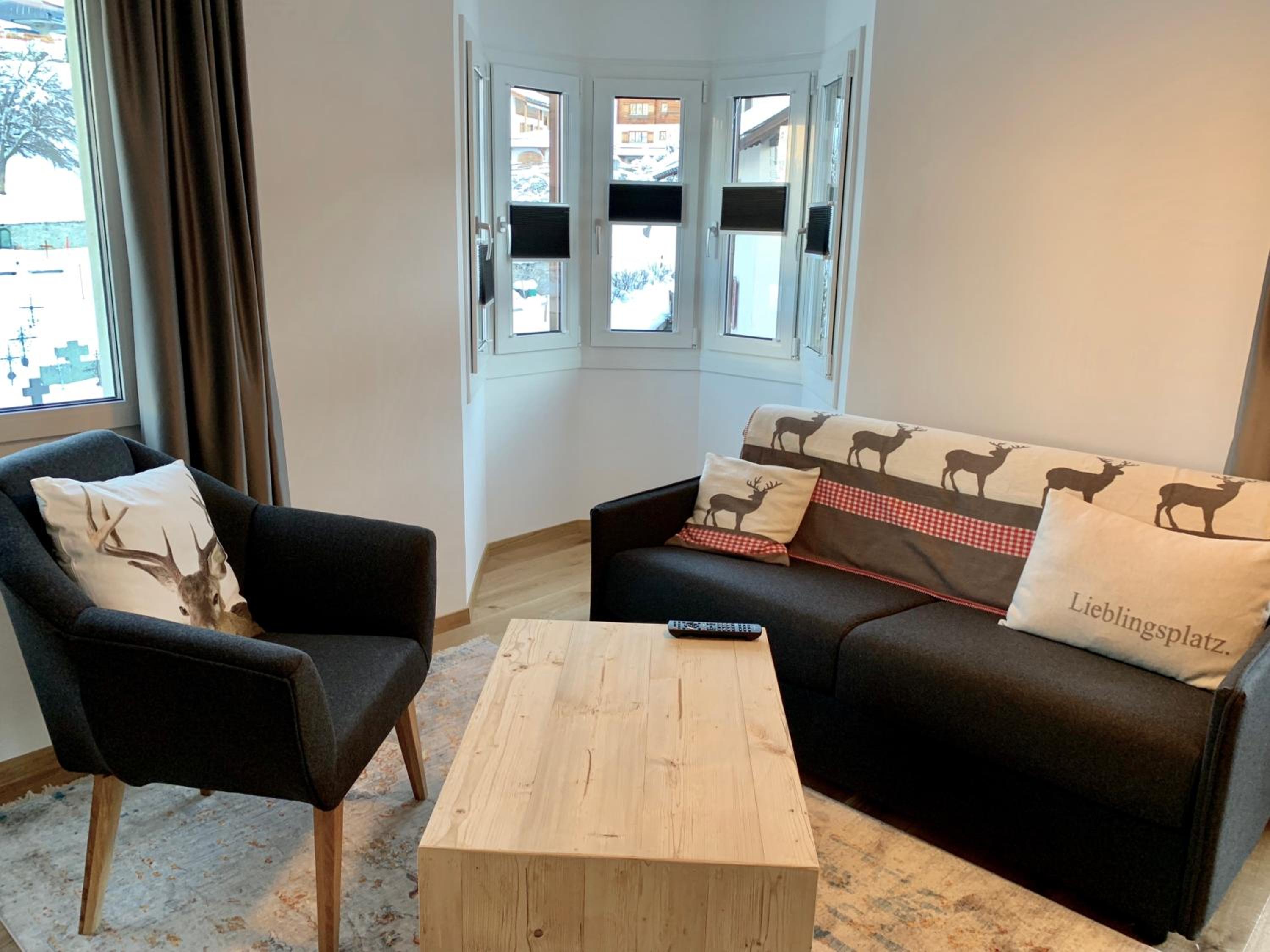 Junior Suite with Balcony - Photo 2