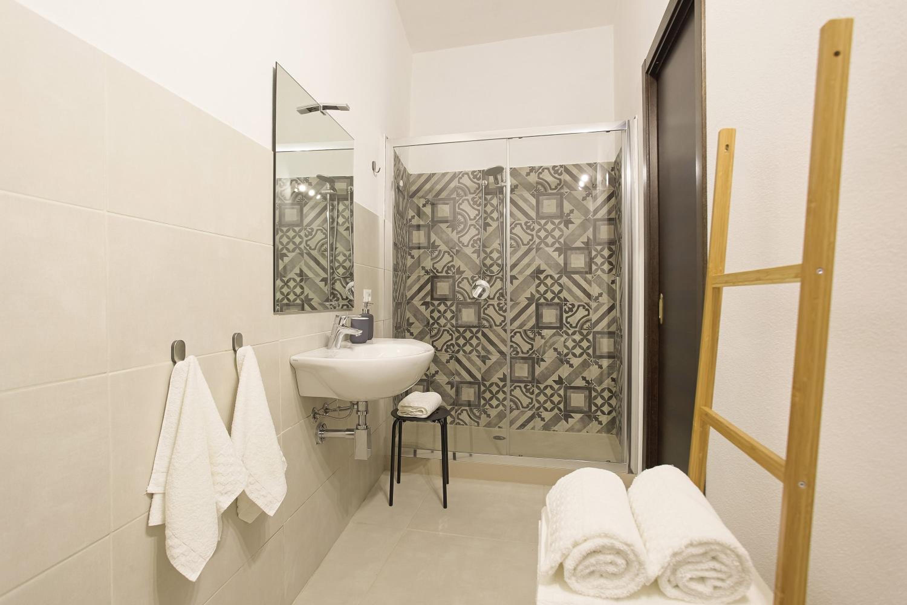 Double Room - Photo 2