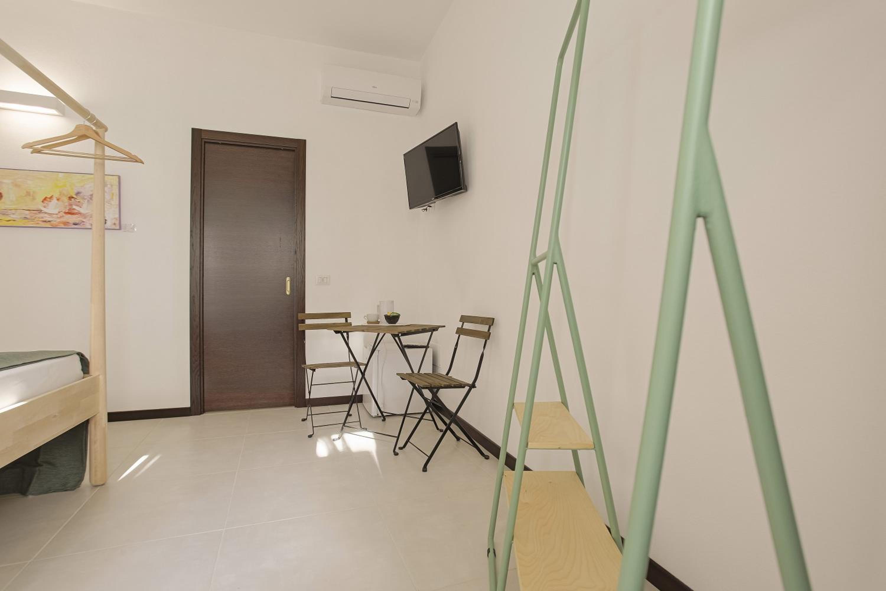 Large Double Room - Photo 1
