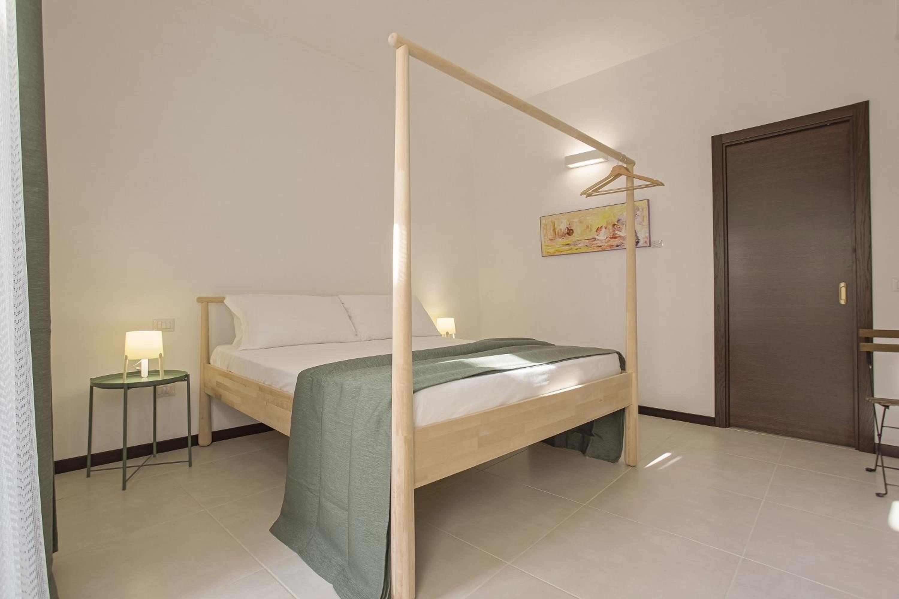 Large Double Room - Photo 5