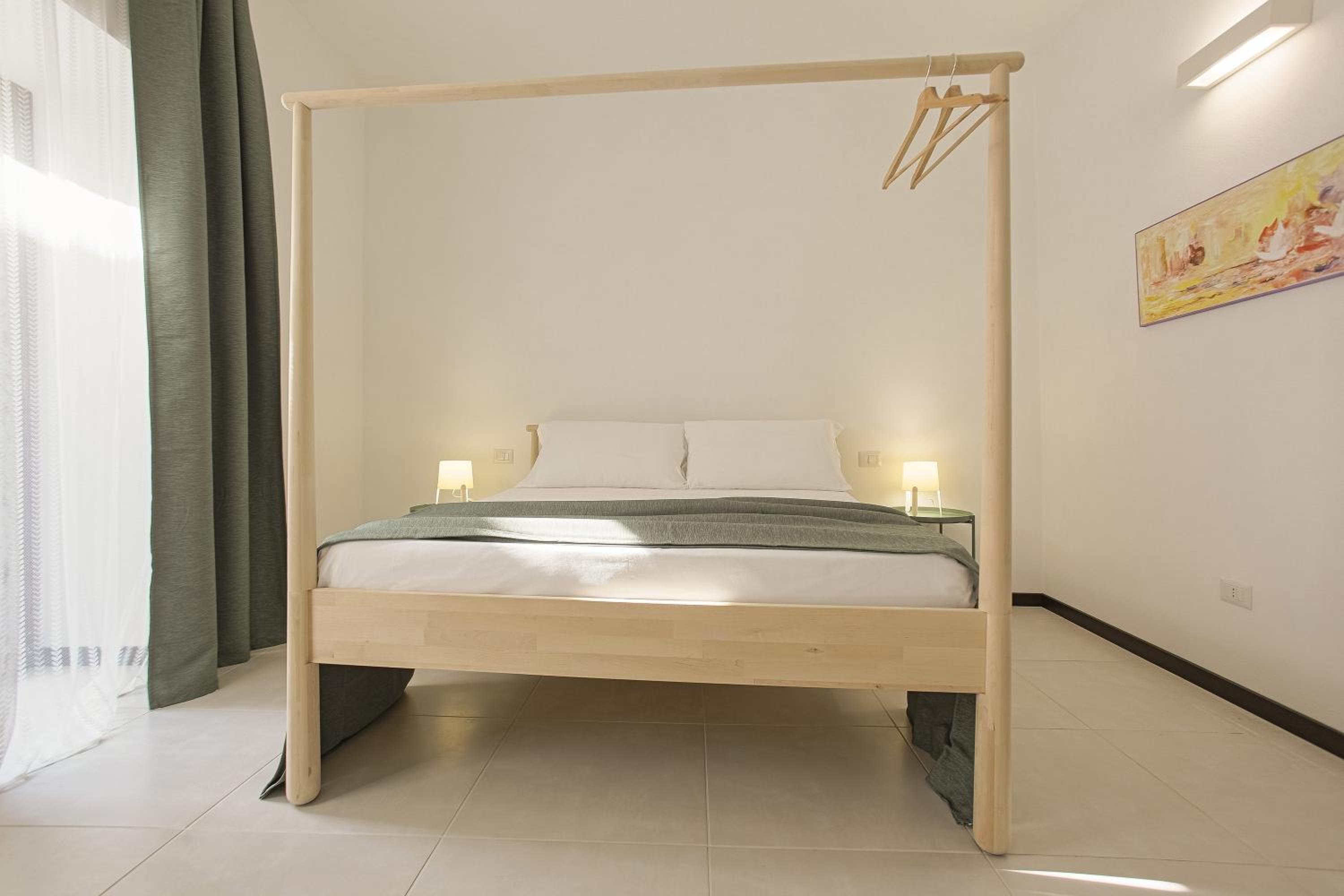 Large Double Room - Photo 3