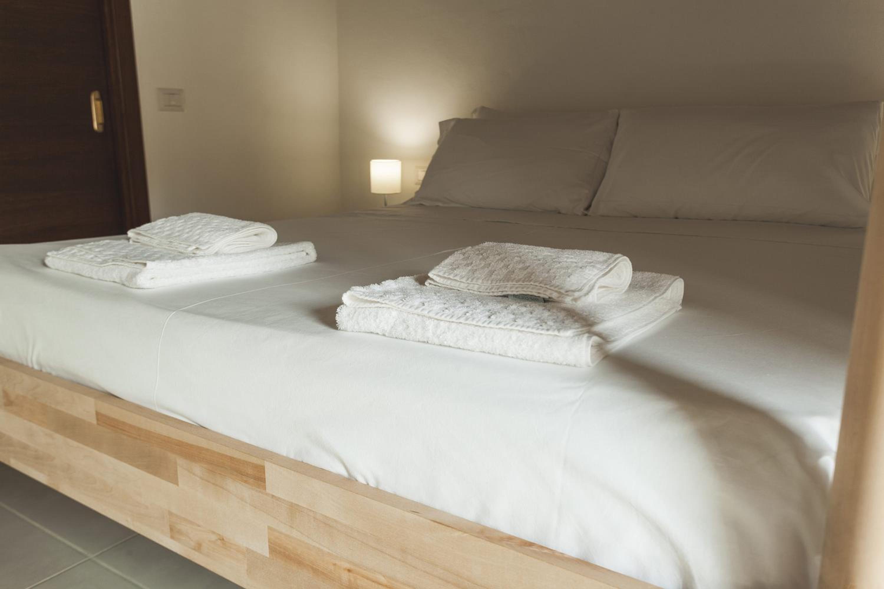 Triple Room with Balcony - Photo 8