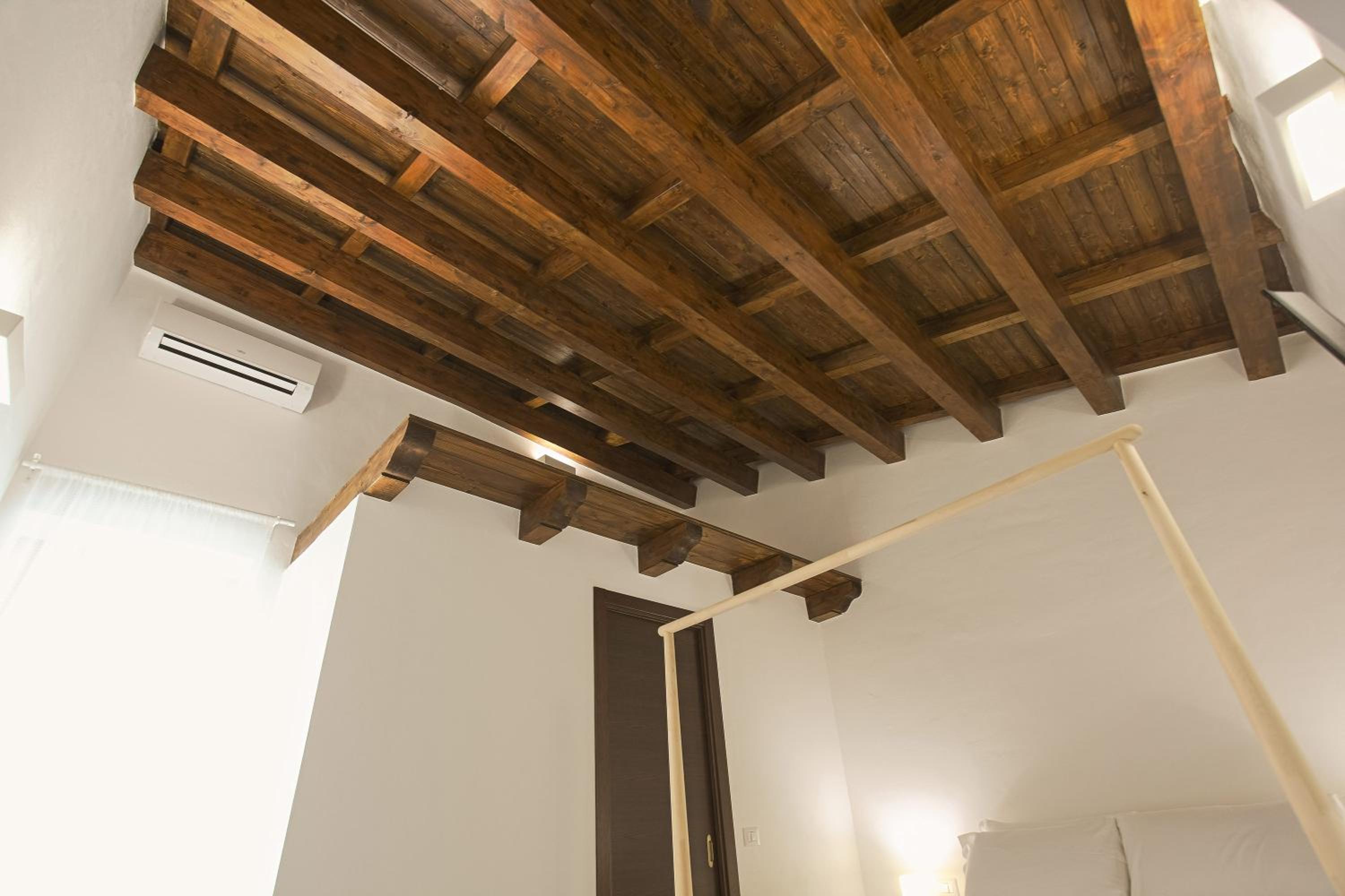 Triple Room with Balcony - Photo 14