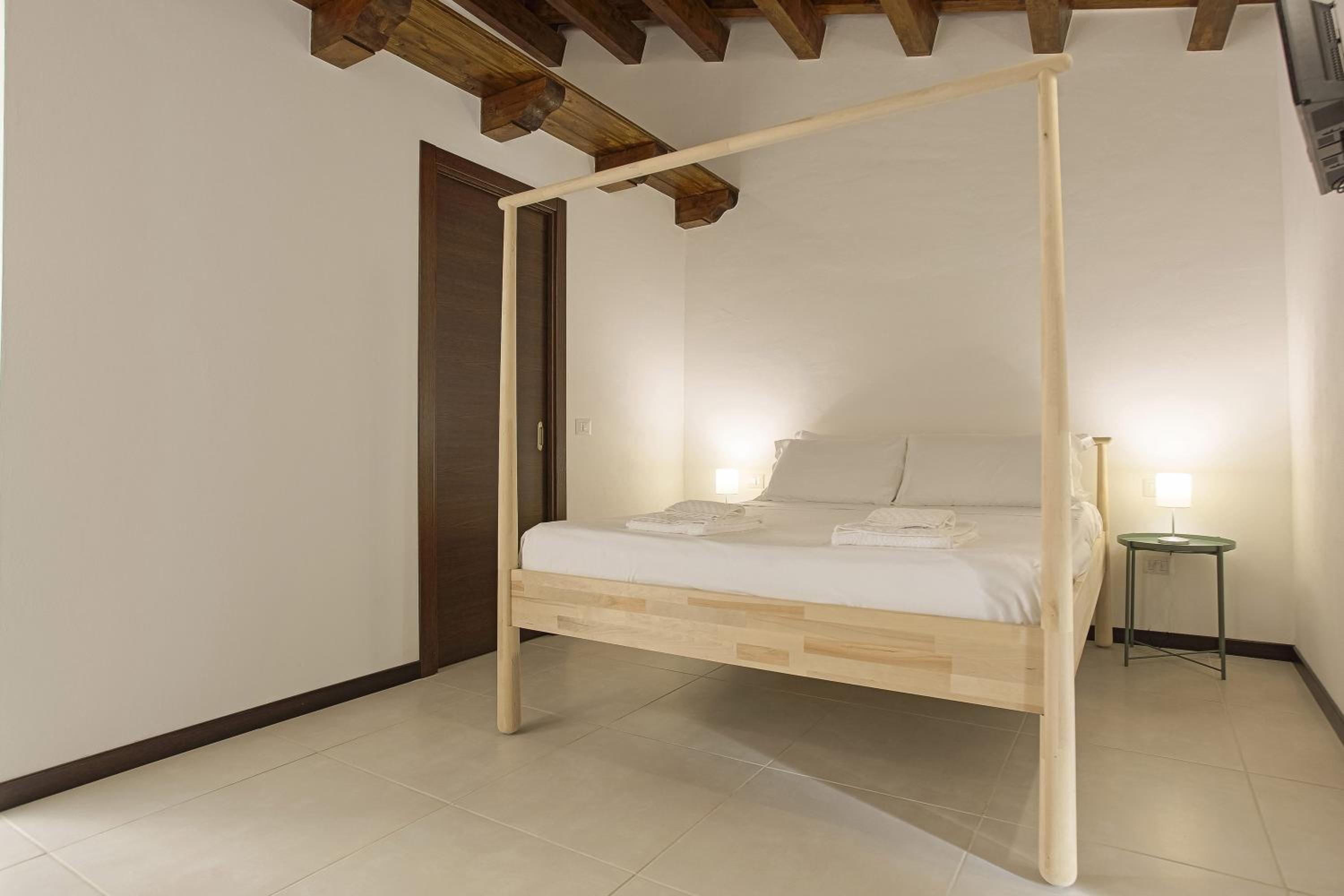 Triple Room with Balcony - Photo 3