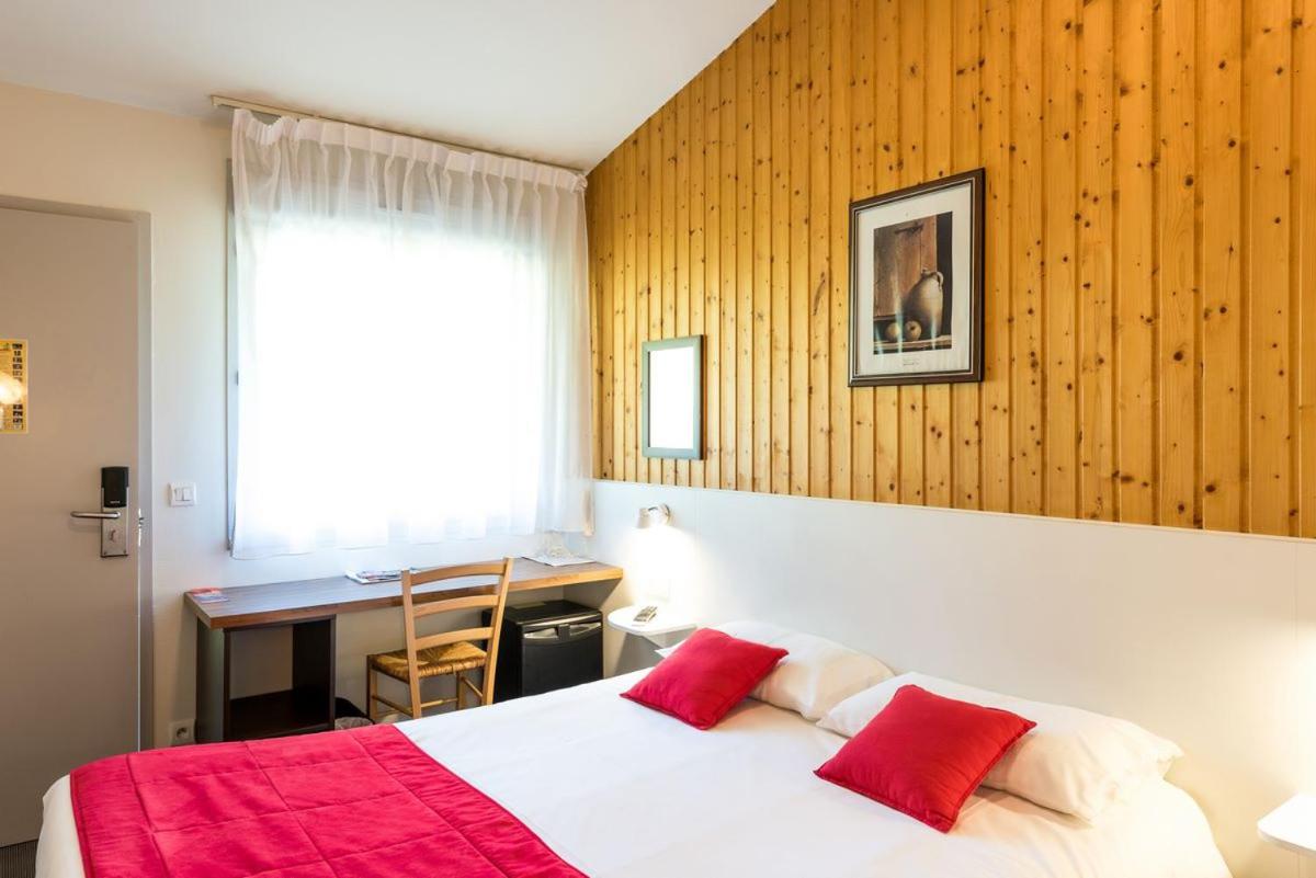 Triple Room with 1 Double bed and 1 Single Bed
