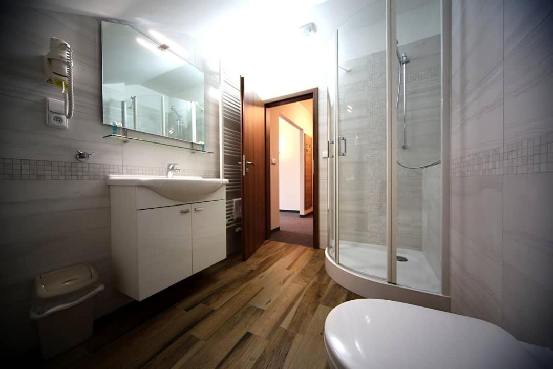 Deluxe Double Room with Shower - Photo 10