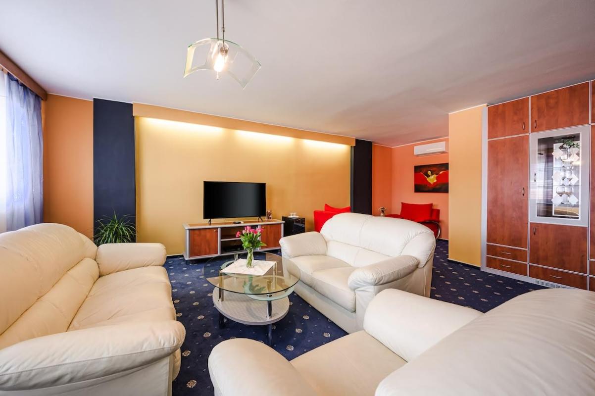 One-Bedroom Apartment with Spa Bath