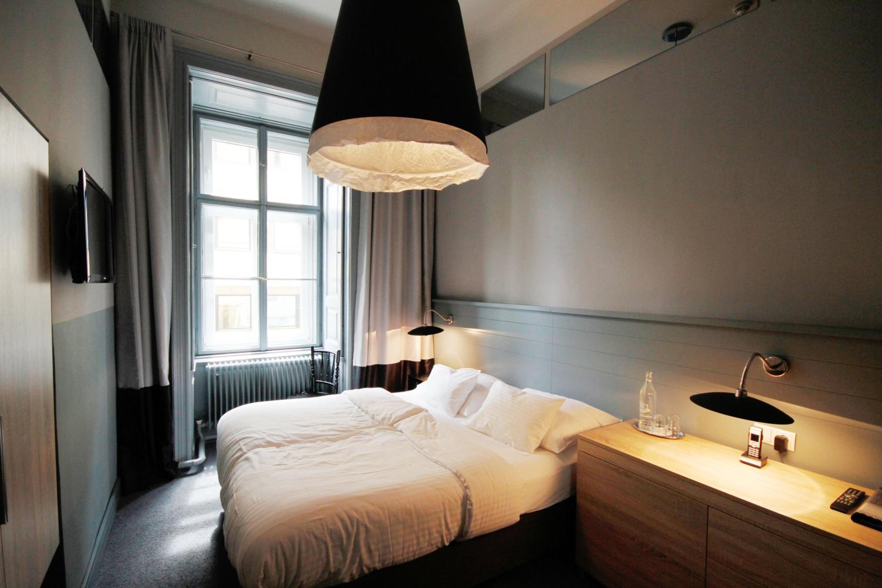 Small Double Room thumbnail 5