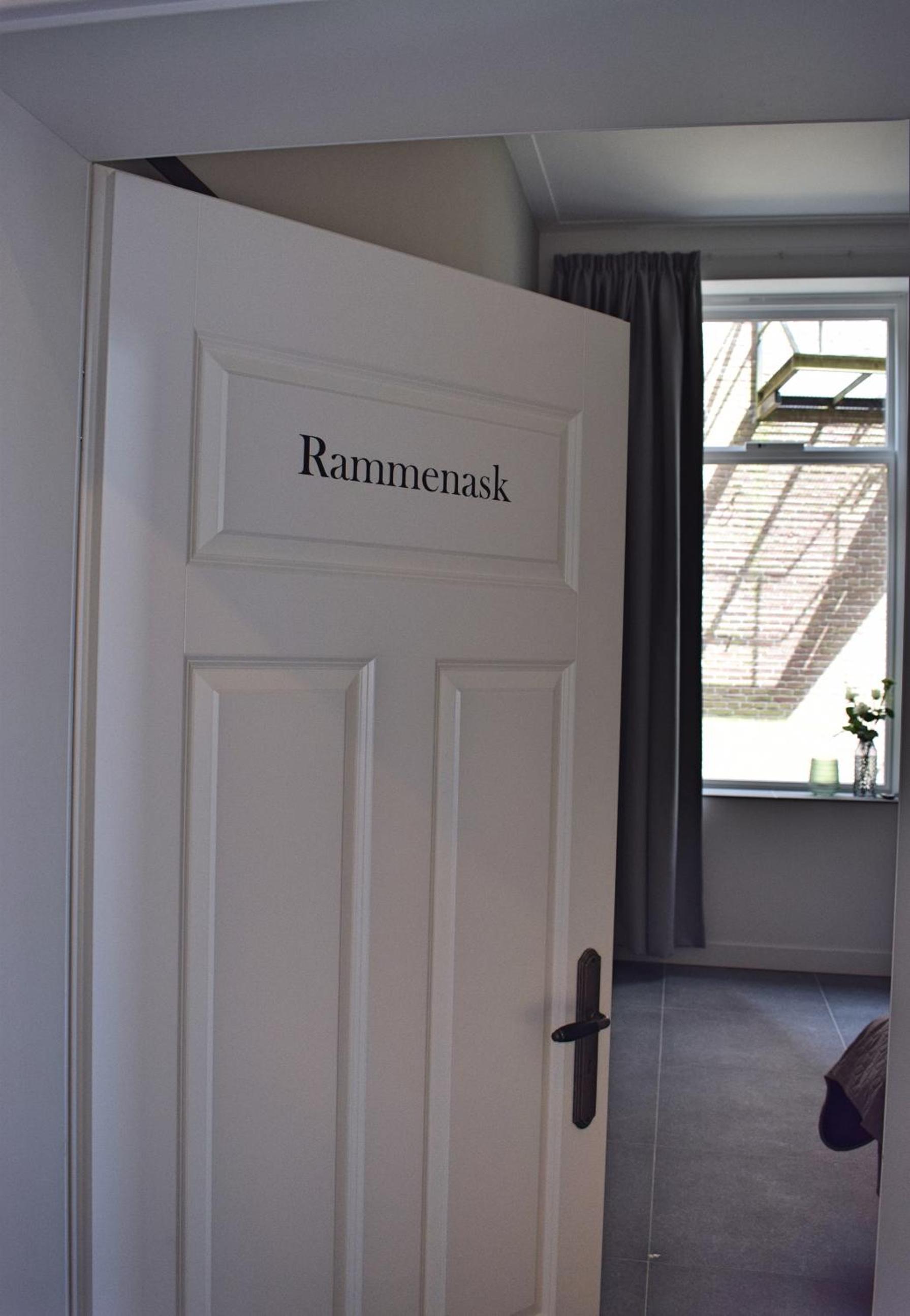 Family Room with Private Bathroom photo 2
