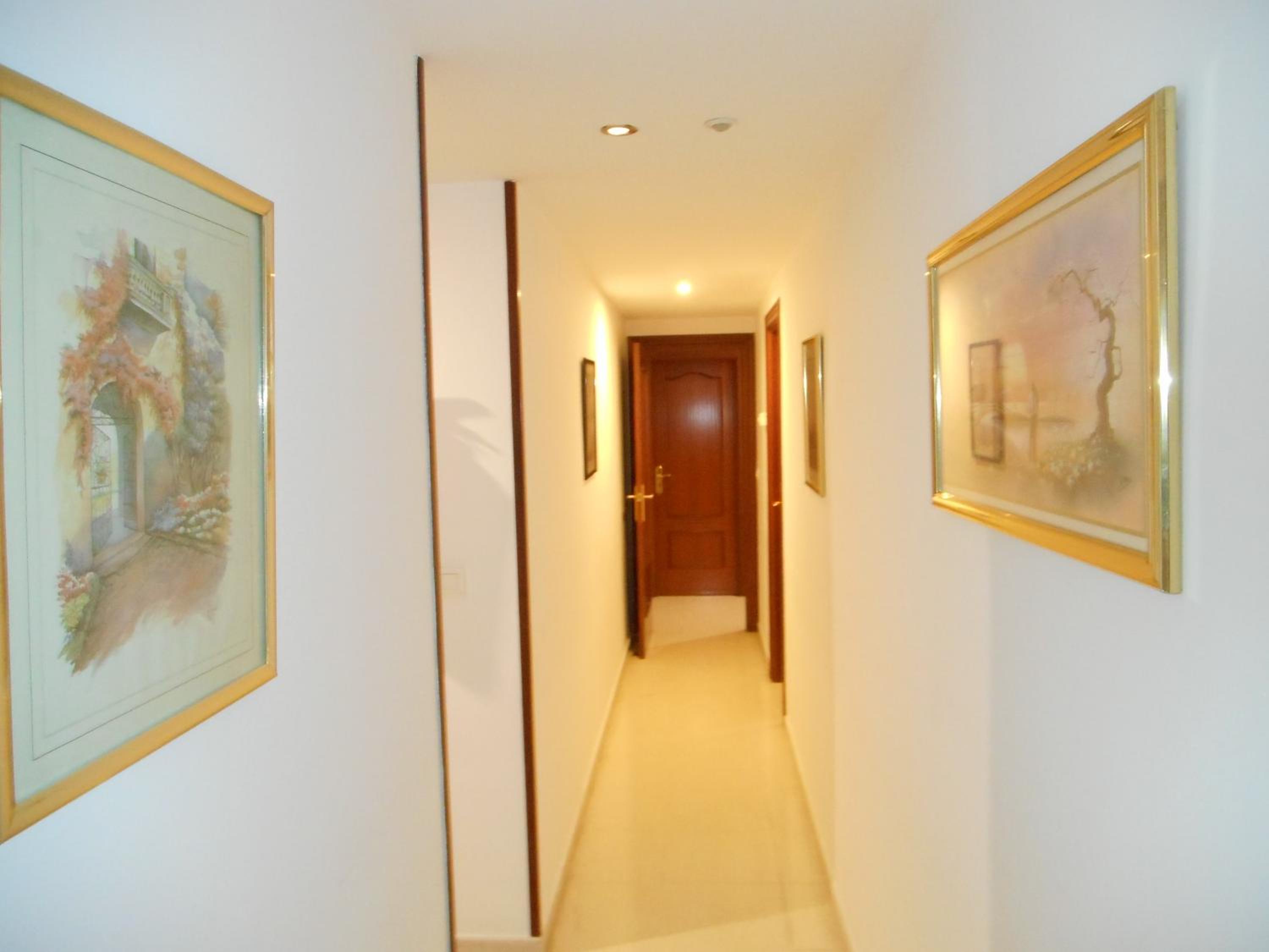 Family Room with Private Bathroom - Photo 8