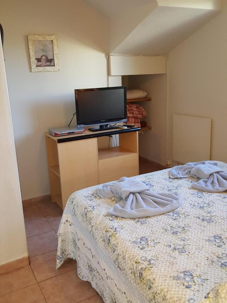 Double or Twin Room photo 3