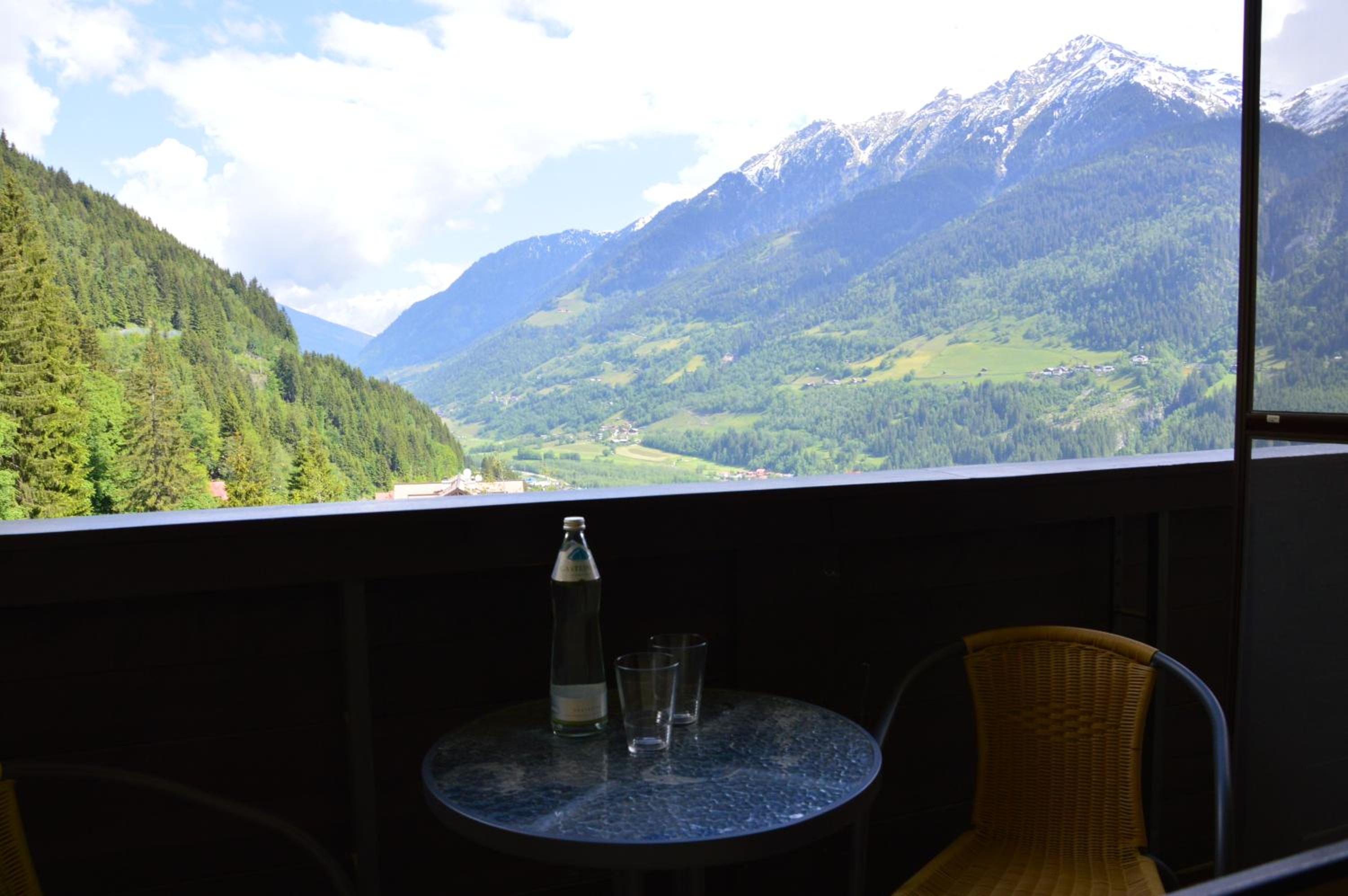 One-Bedroom Apartment with Panorama View photo 2