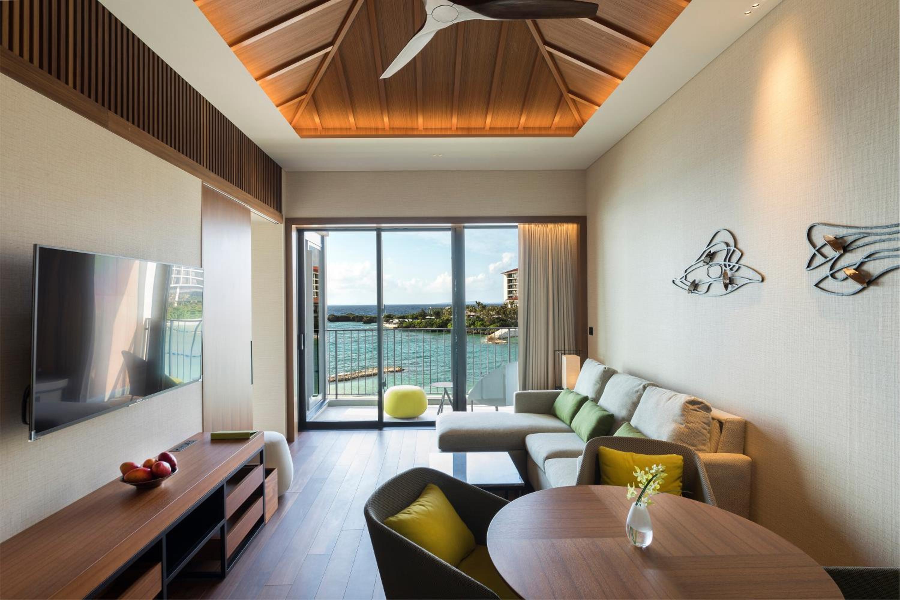 Two-Bedroom Beach House with One King Bed or Two Single Beds - Photo 9