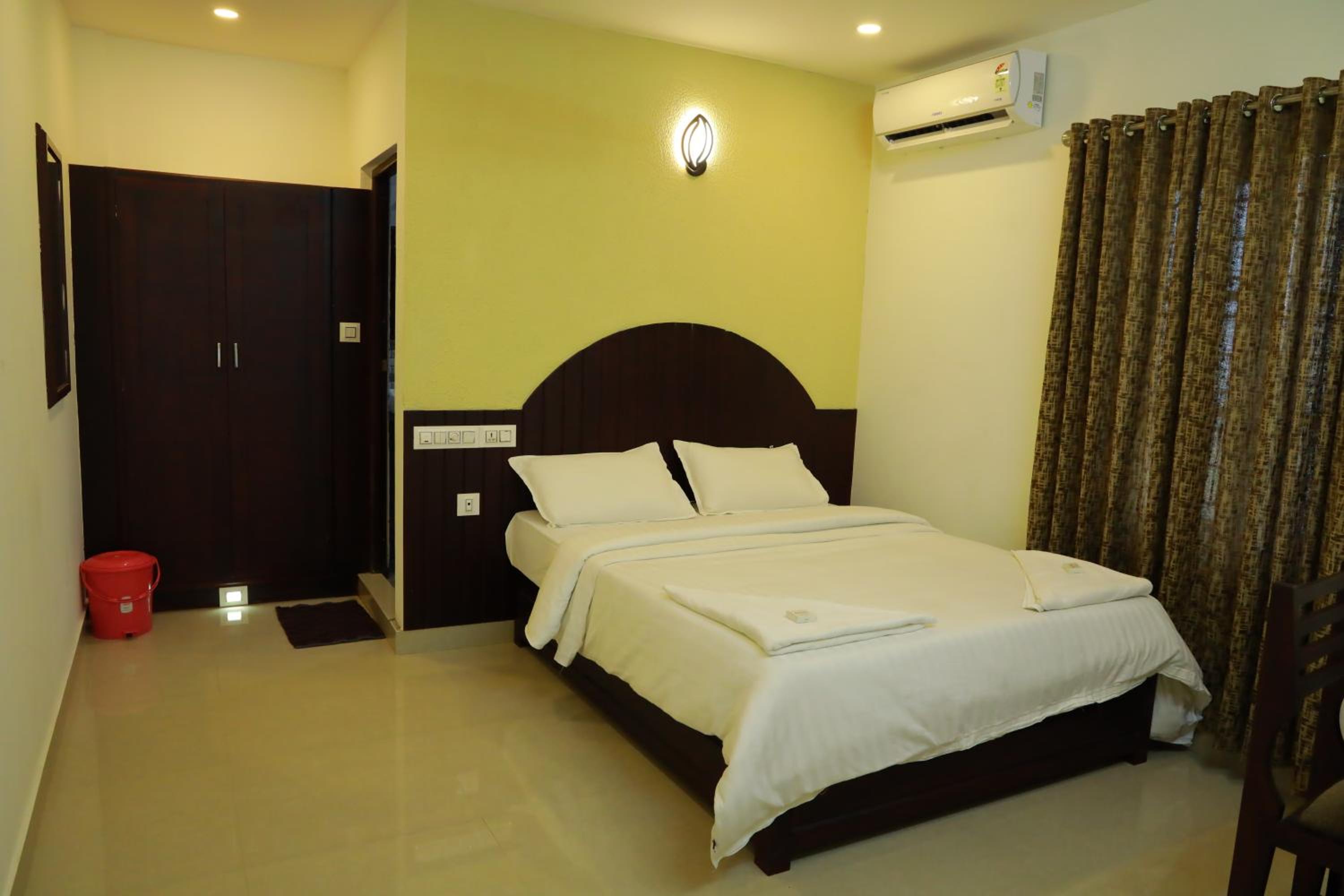 Standard Double Room - Photo 17