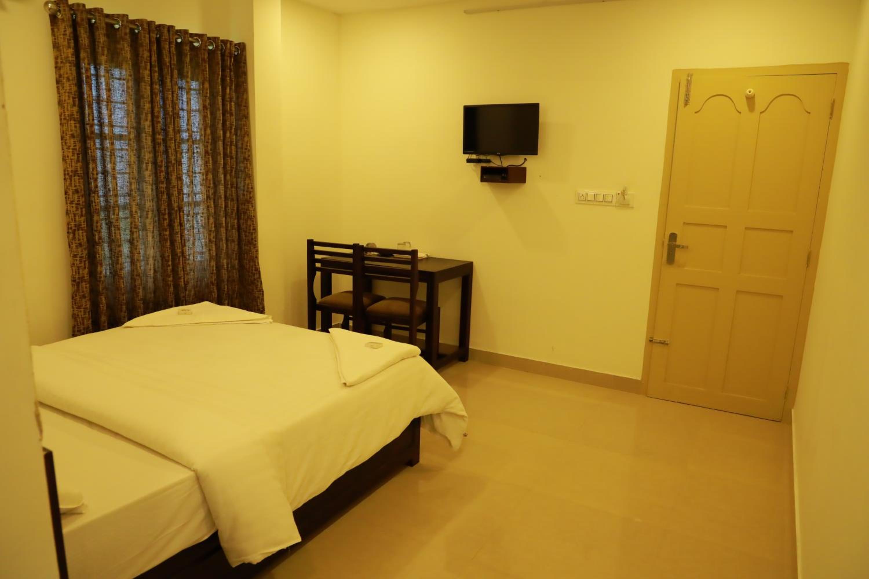 Standard Double Room - Photo 13