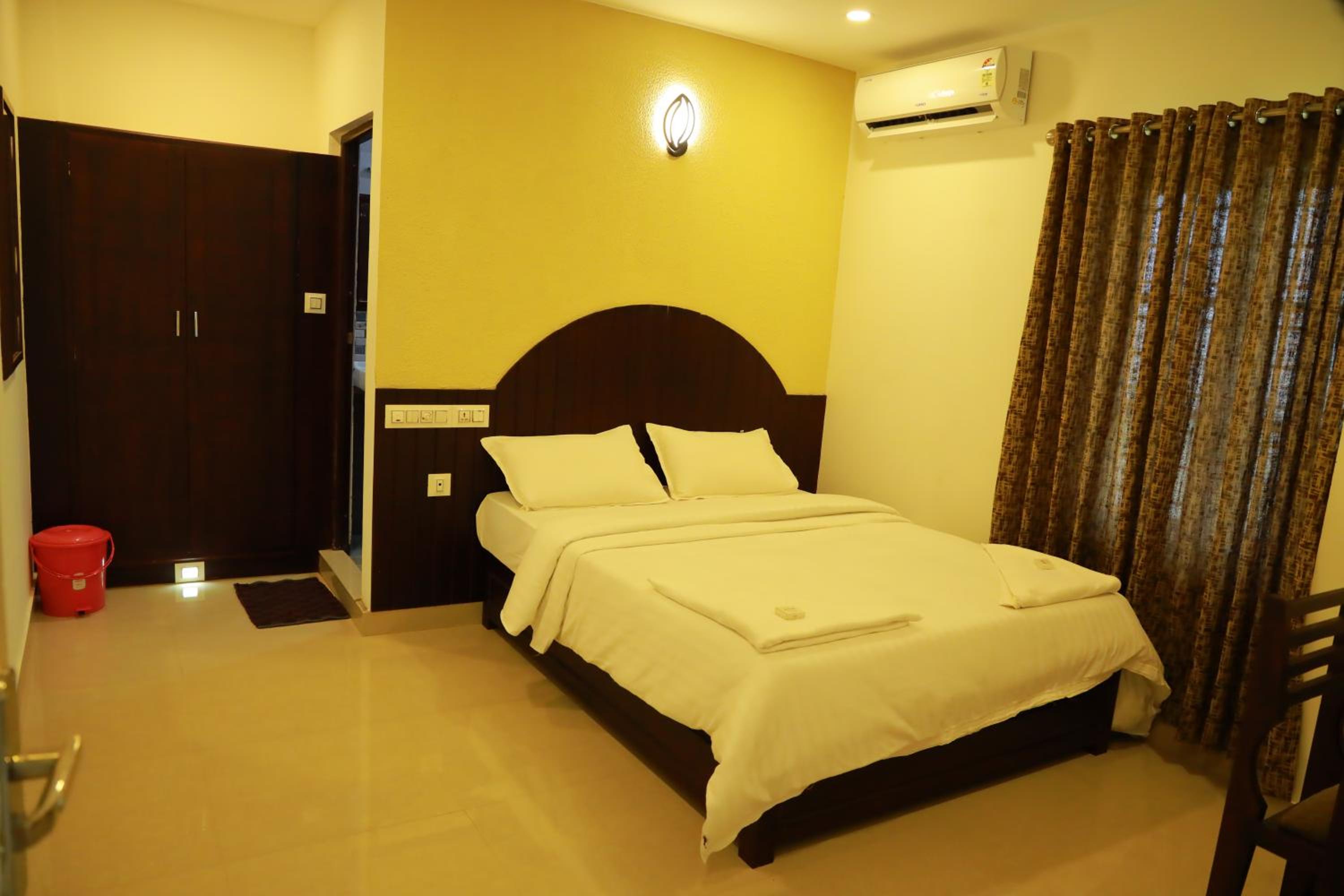 Standard Double Room - Photo 14