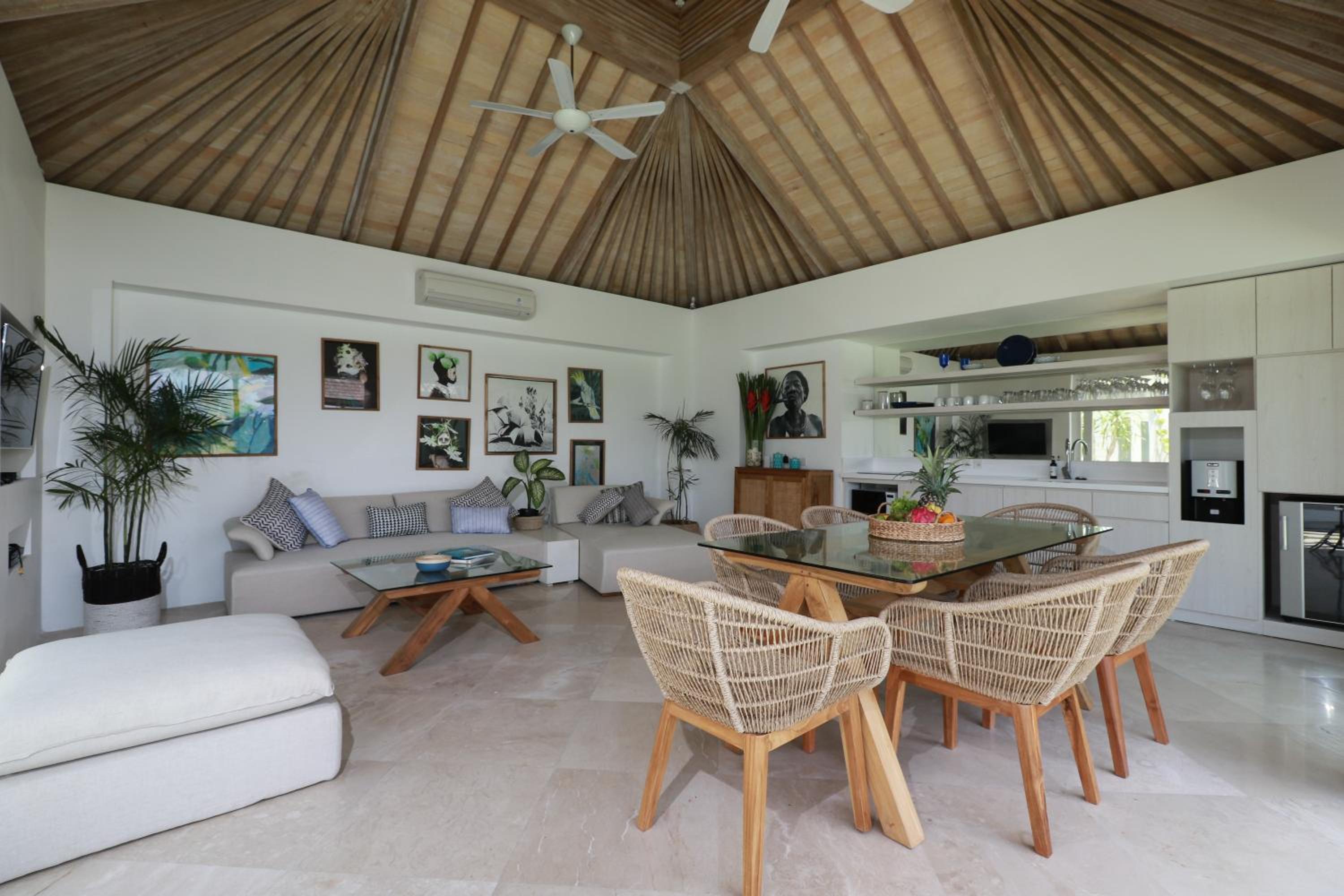 Villa with Private Pool - Photo 10