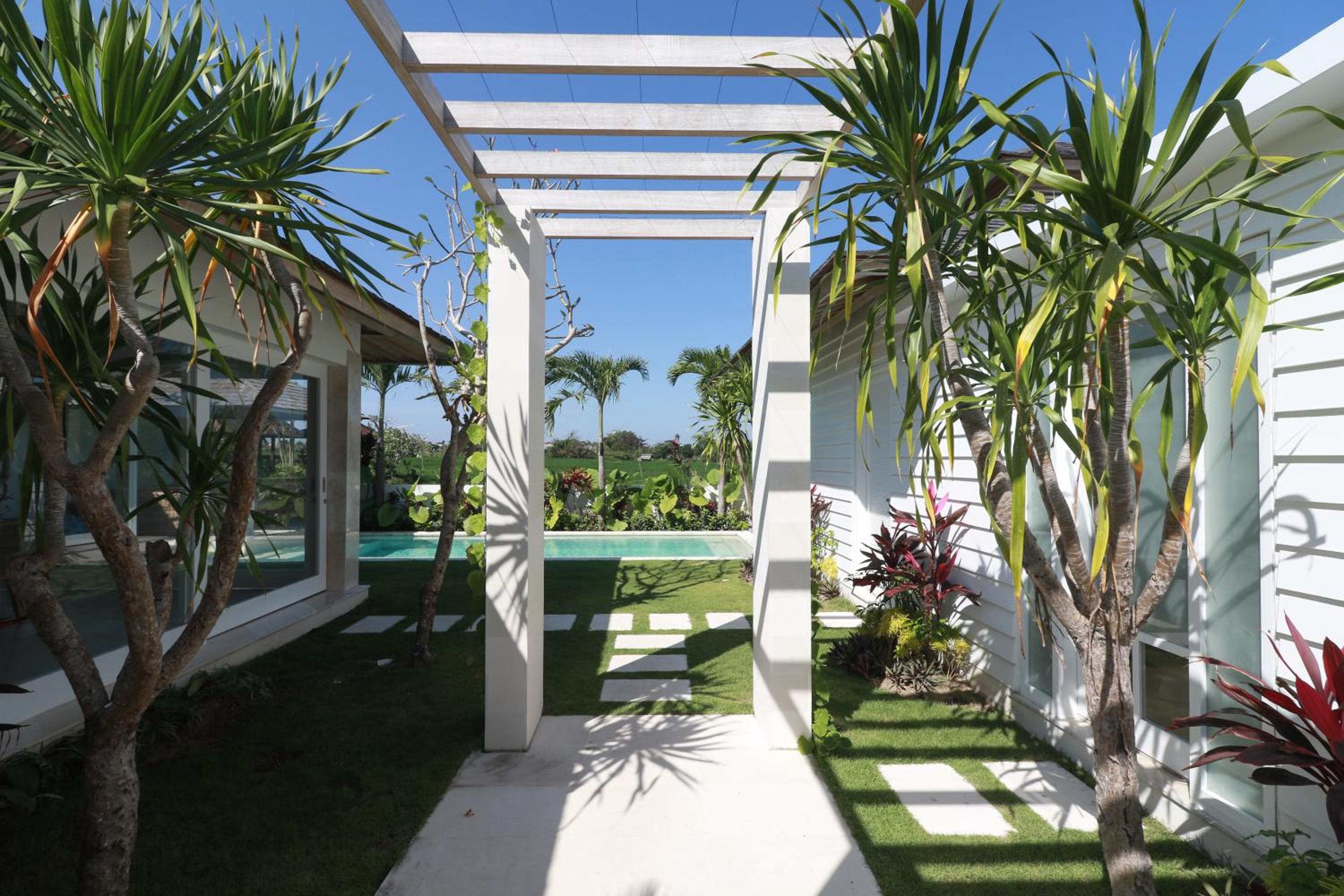 Villa with Private Pool - Photo 6
