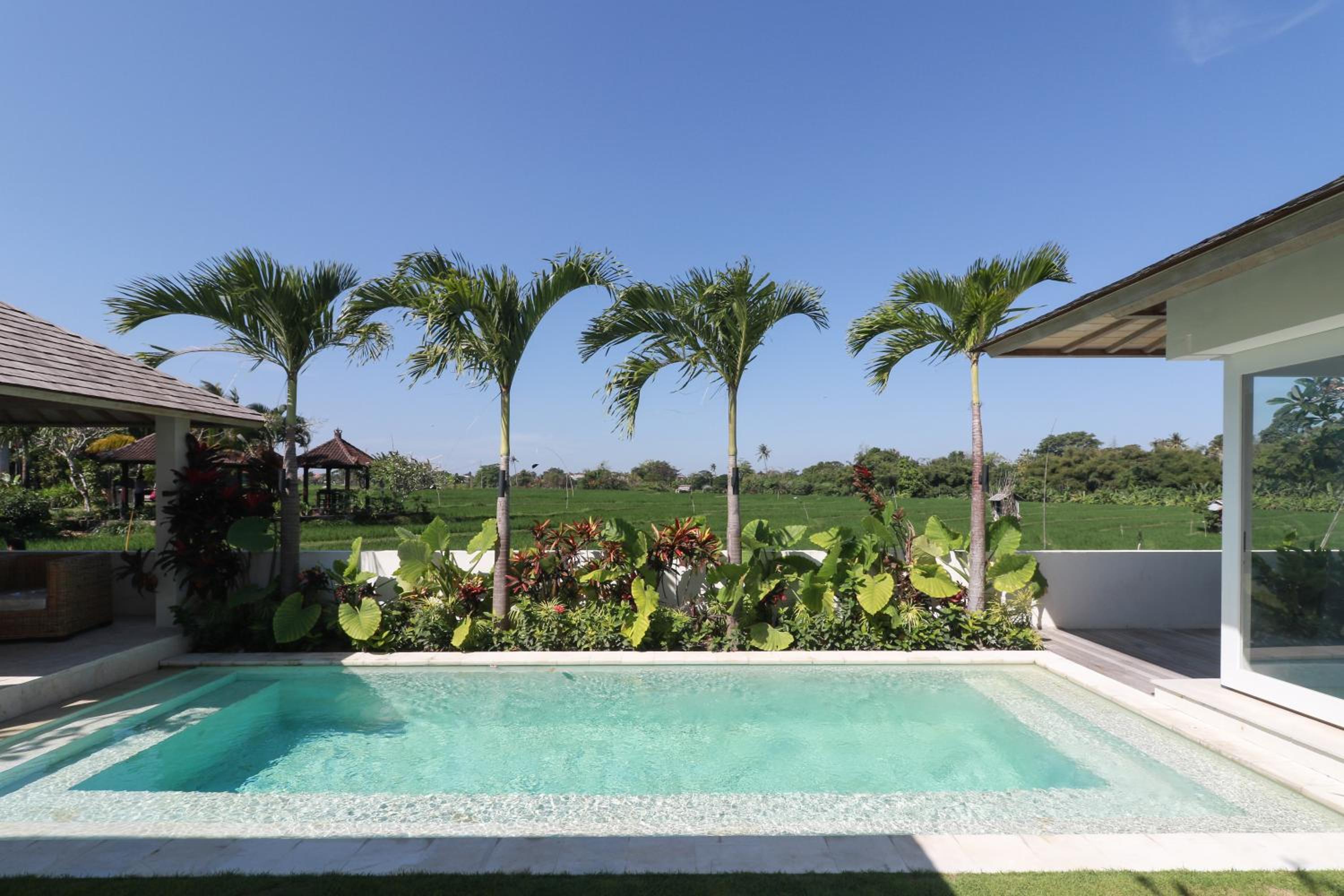 Villa with Private Pool - Photo 5