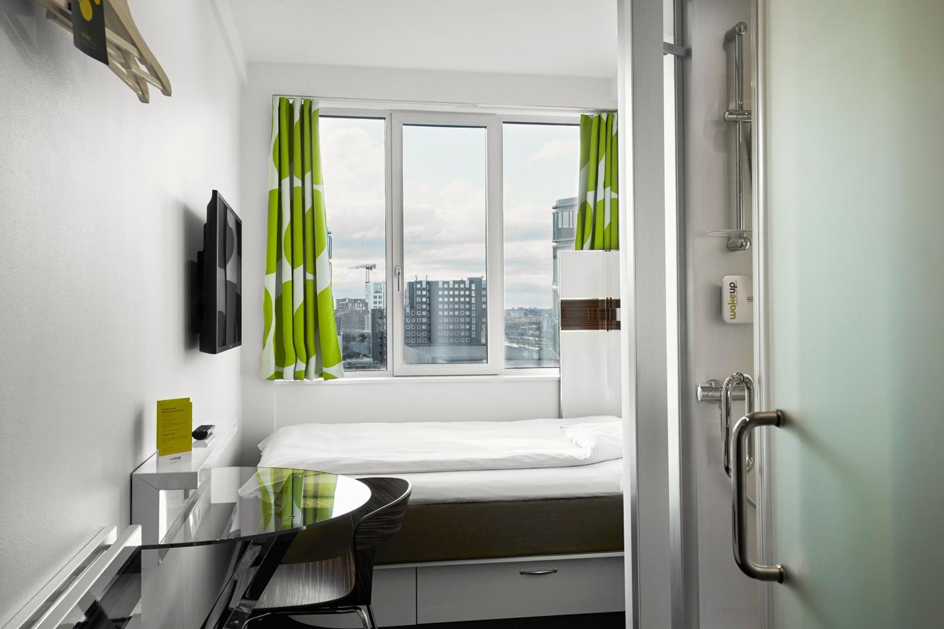 Heaven Room with Partial Harbor View photo 2