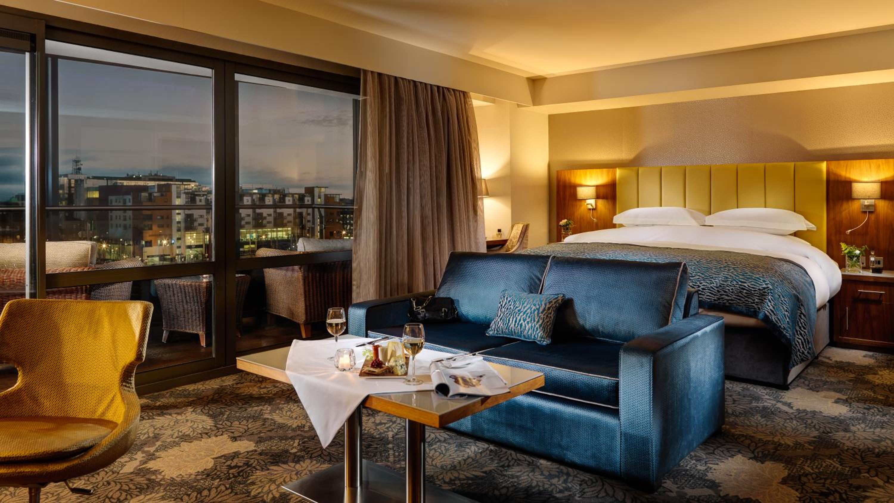 Junior Suite with Balcony - Photo 4