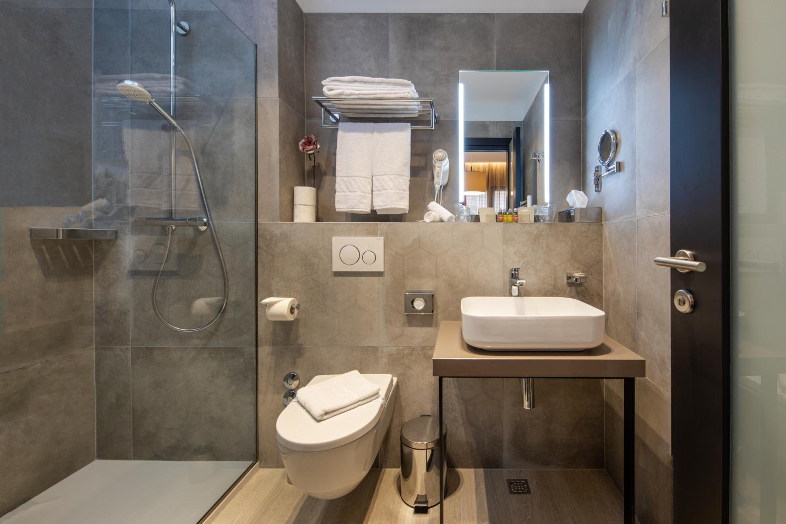 Standard Double Room - Annex thumbnail 6