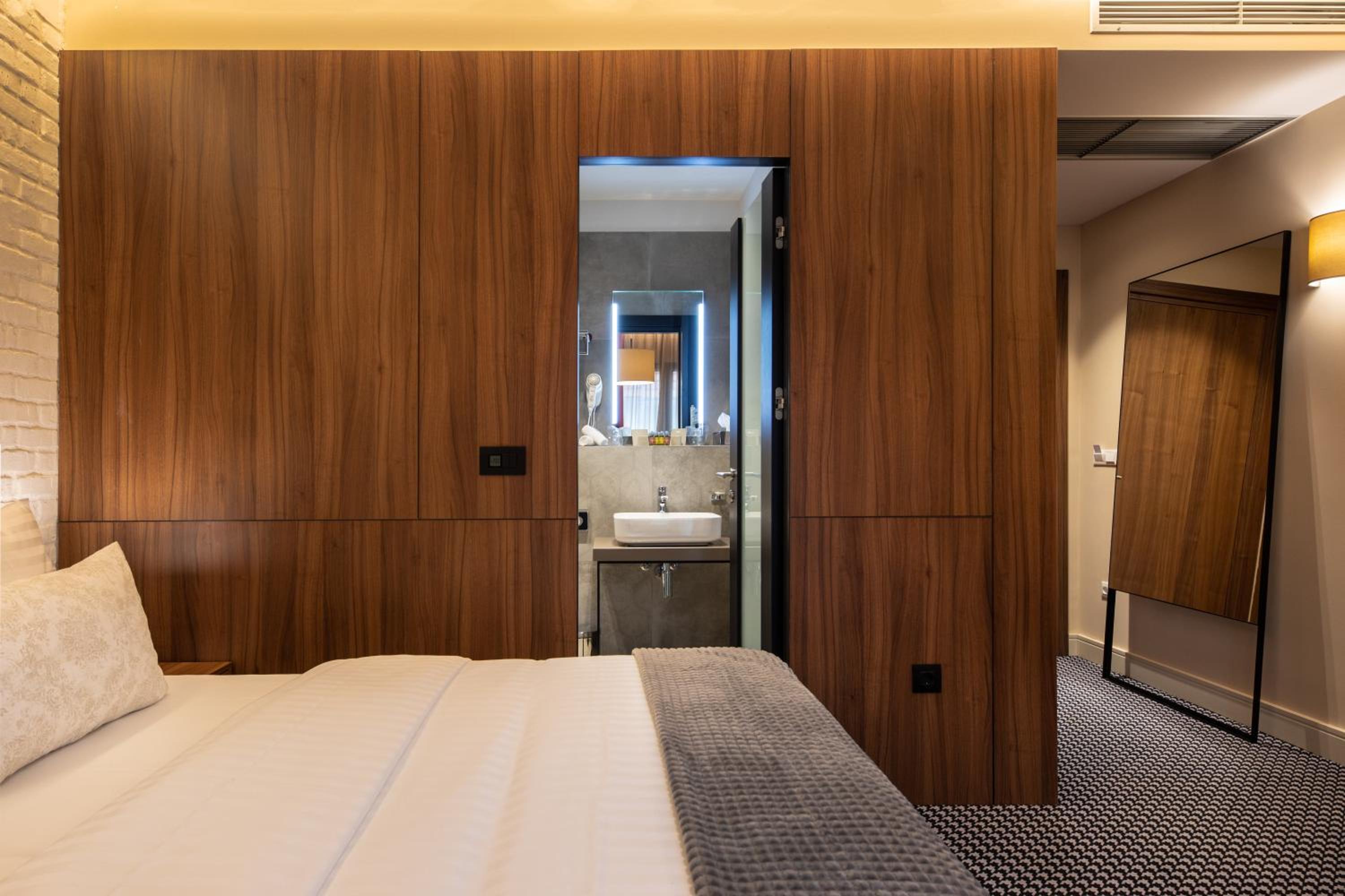 Standard Double Room - Annex thumbnail 5