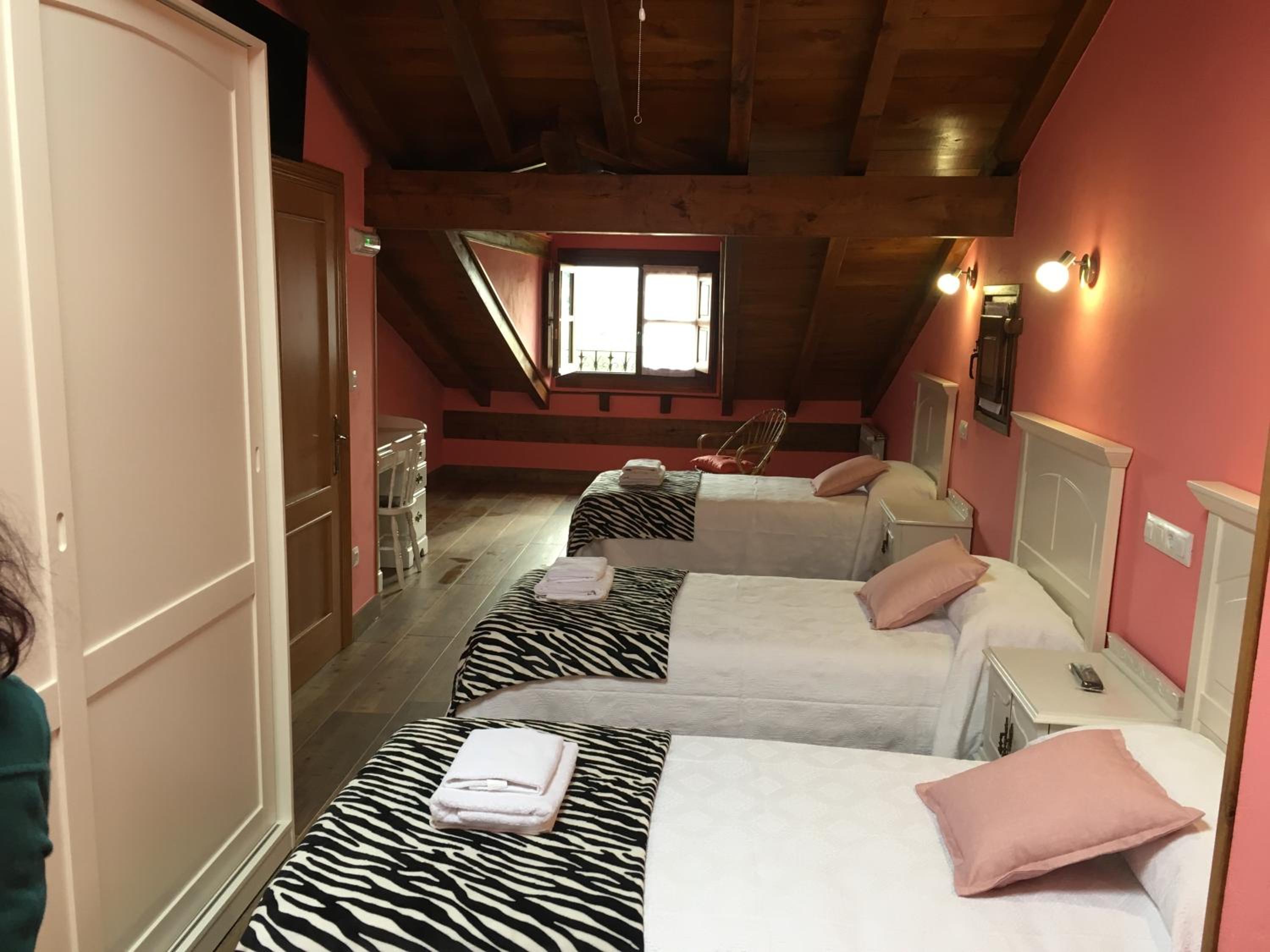 Habitación Triple con Baño Privado
