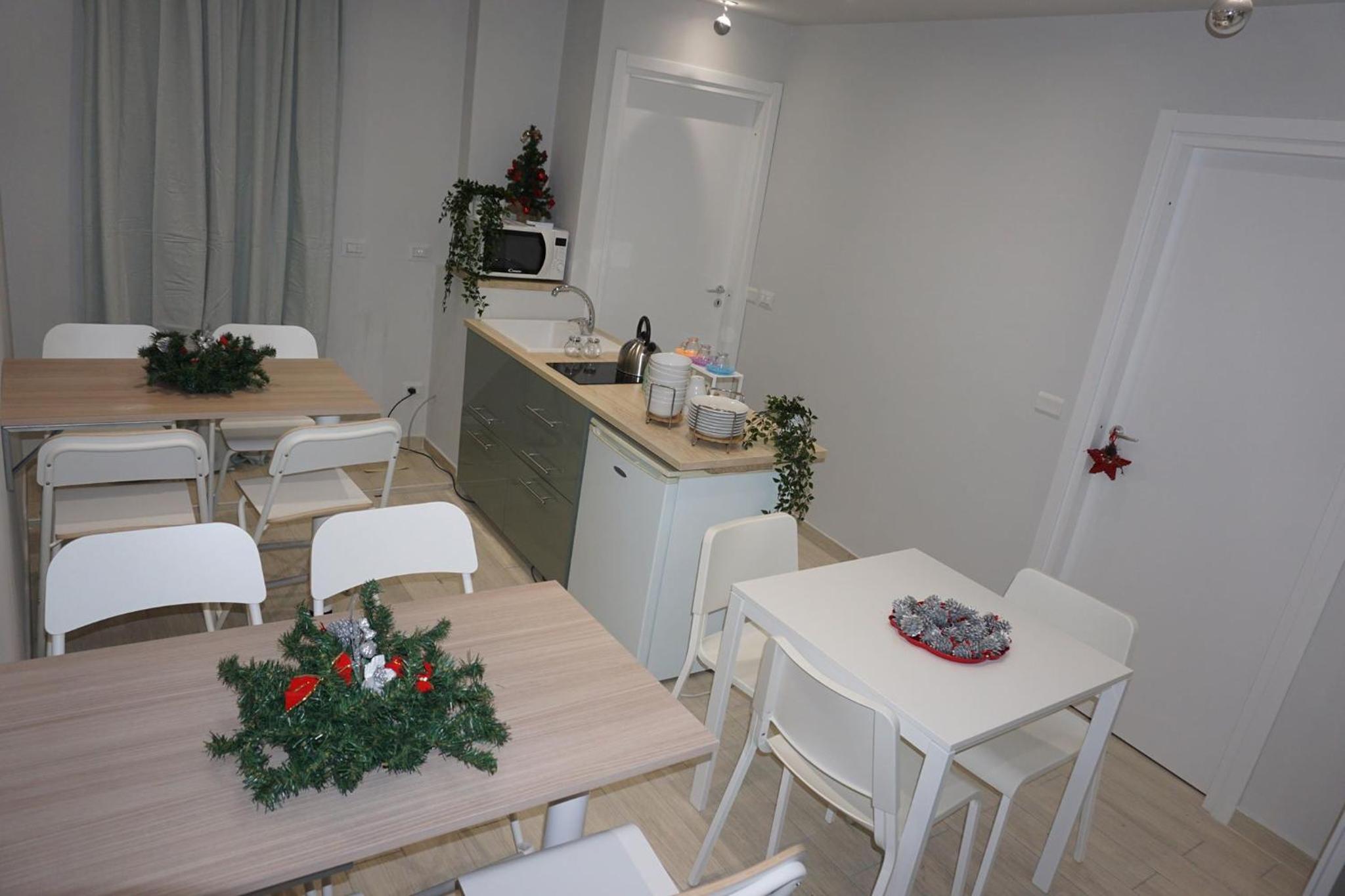 Double Room with Private Bathroom - Photo 40