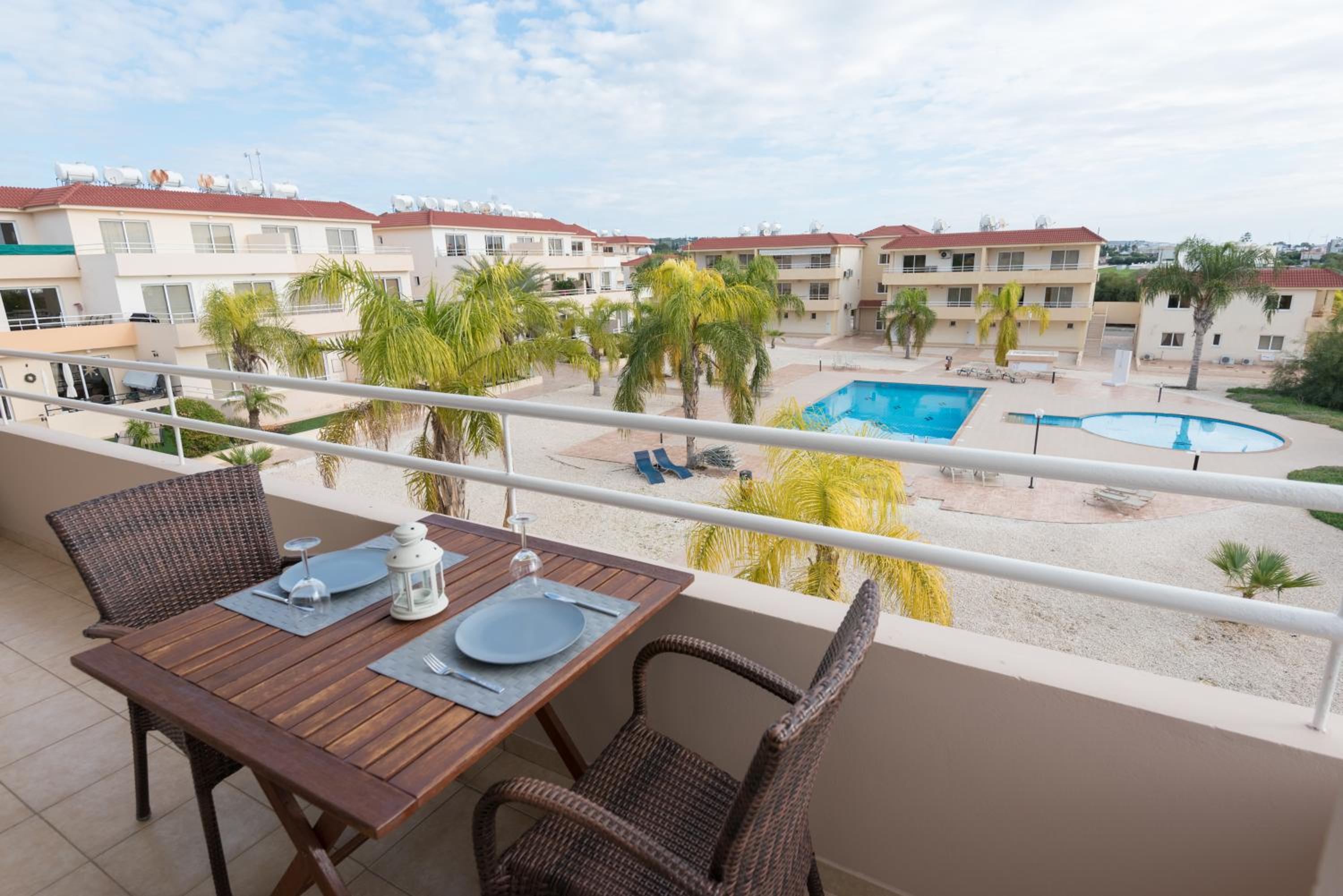 Two-Bedroom Apartment with Pool View photo 1