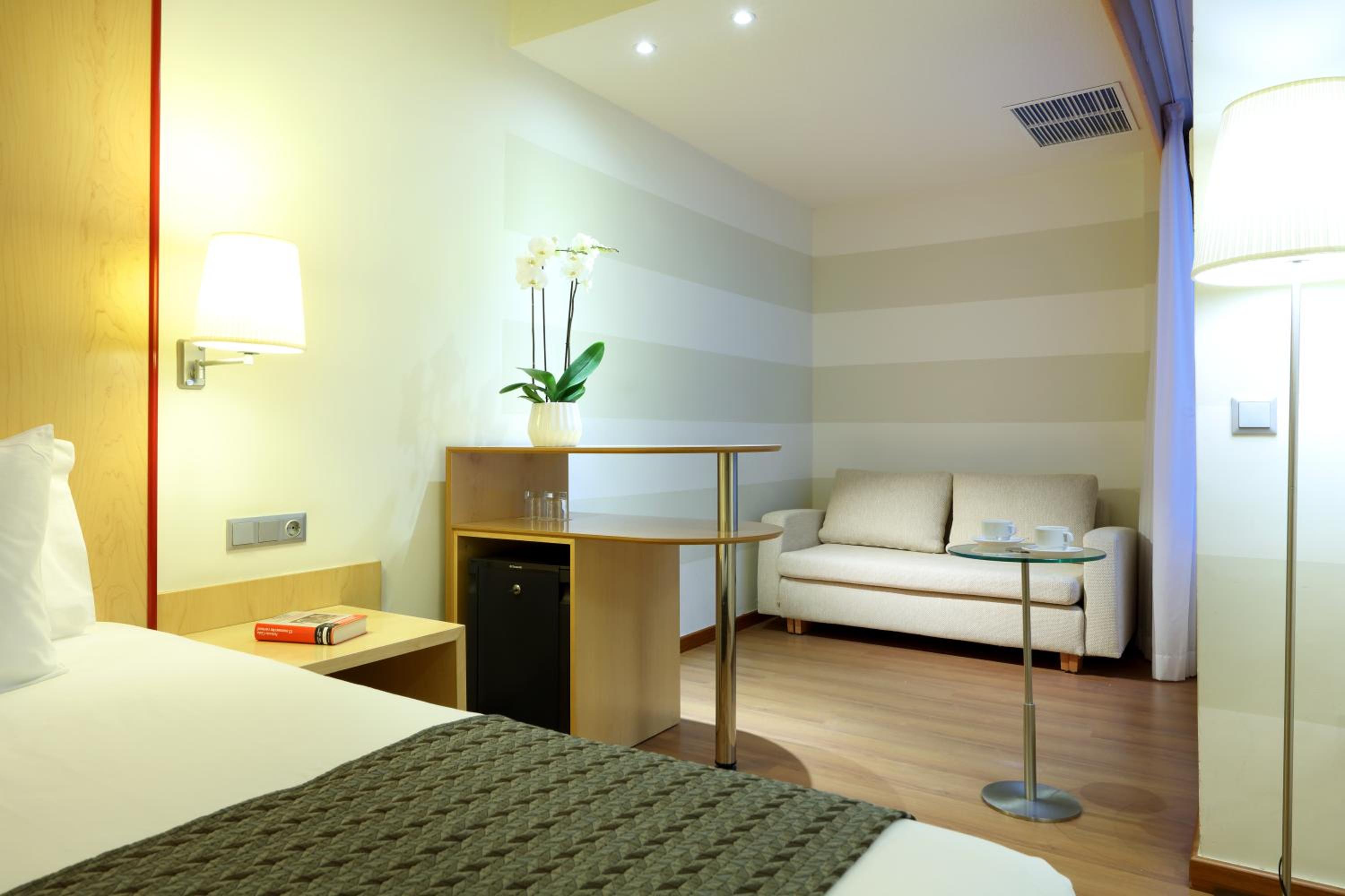 Double Room with Sofa Bed thumbnail 5
