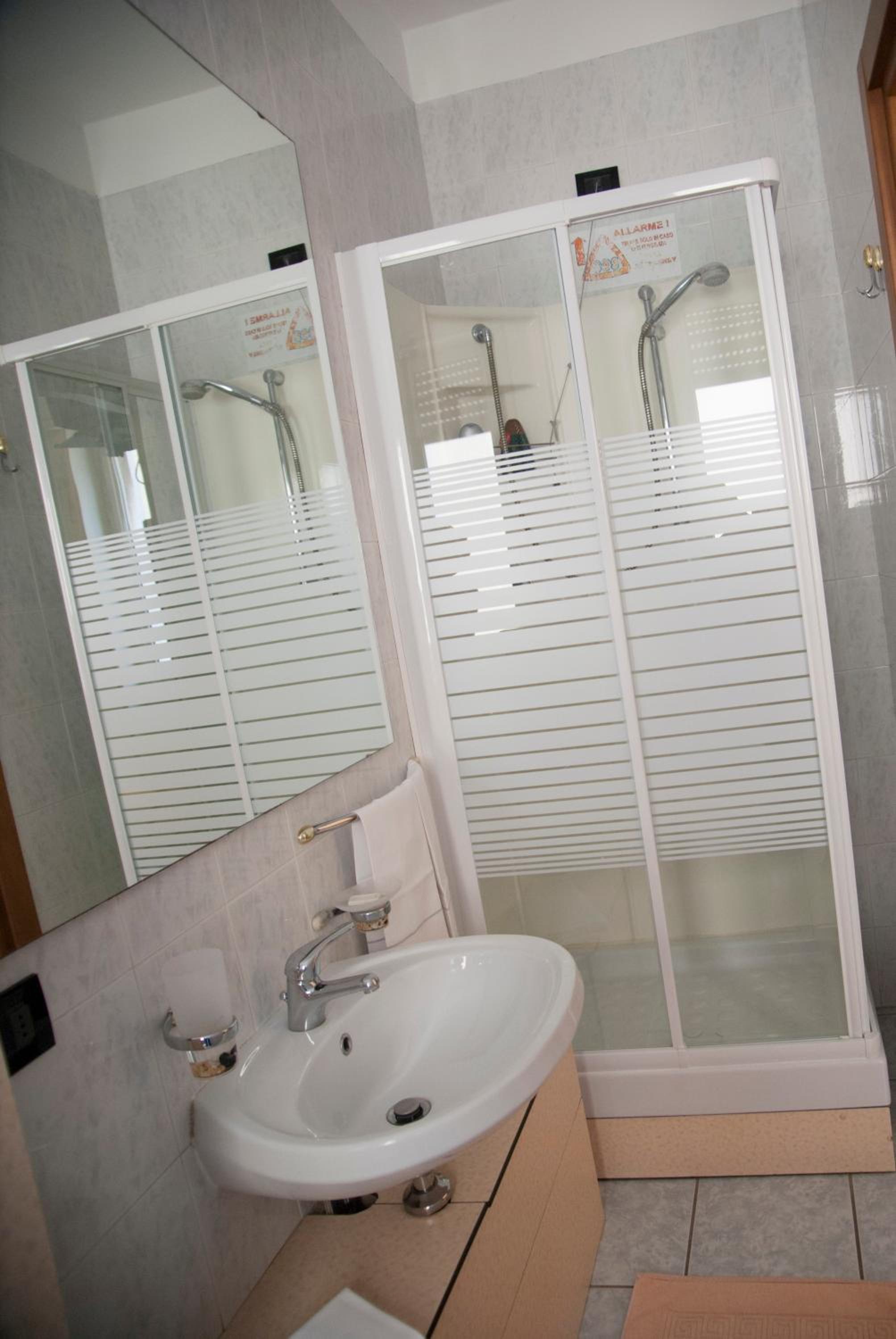 Double Room - Photo 3