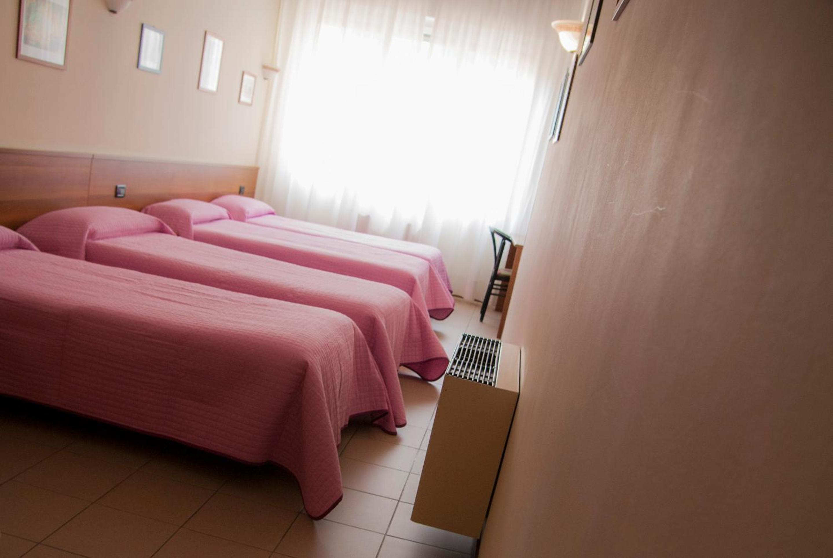 Quadruple Room - Photo 3
